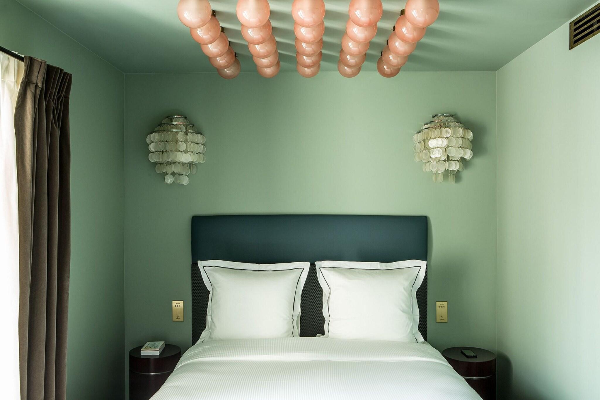 Suite Queen Size Bed