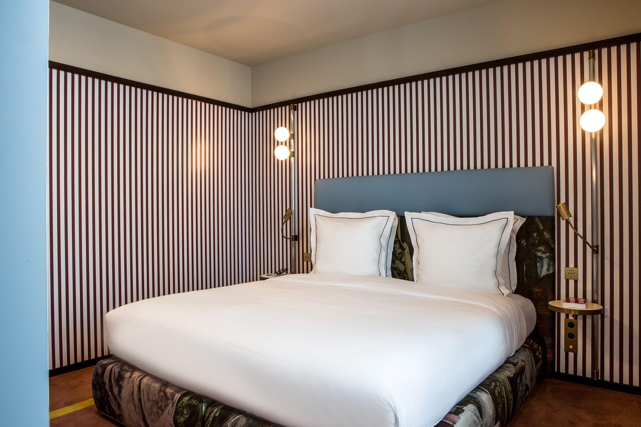 Double Deluxe King Bed