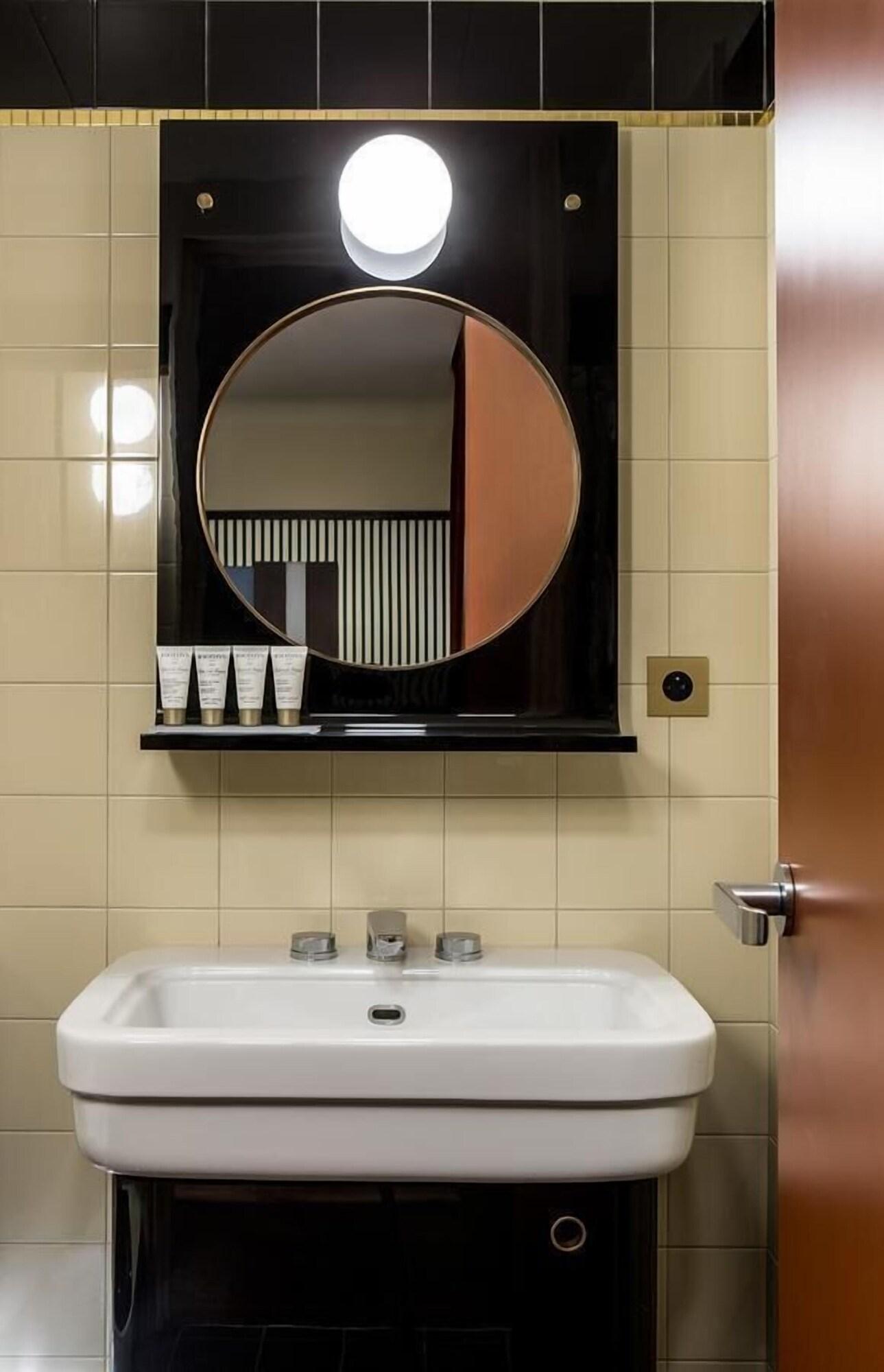 Double Deluxe King Bed