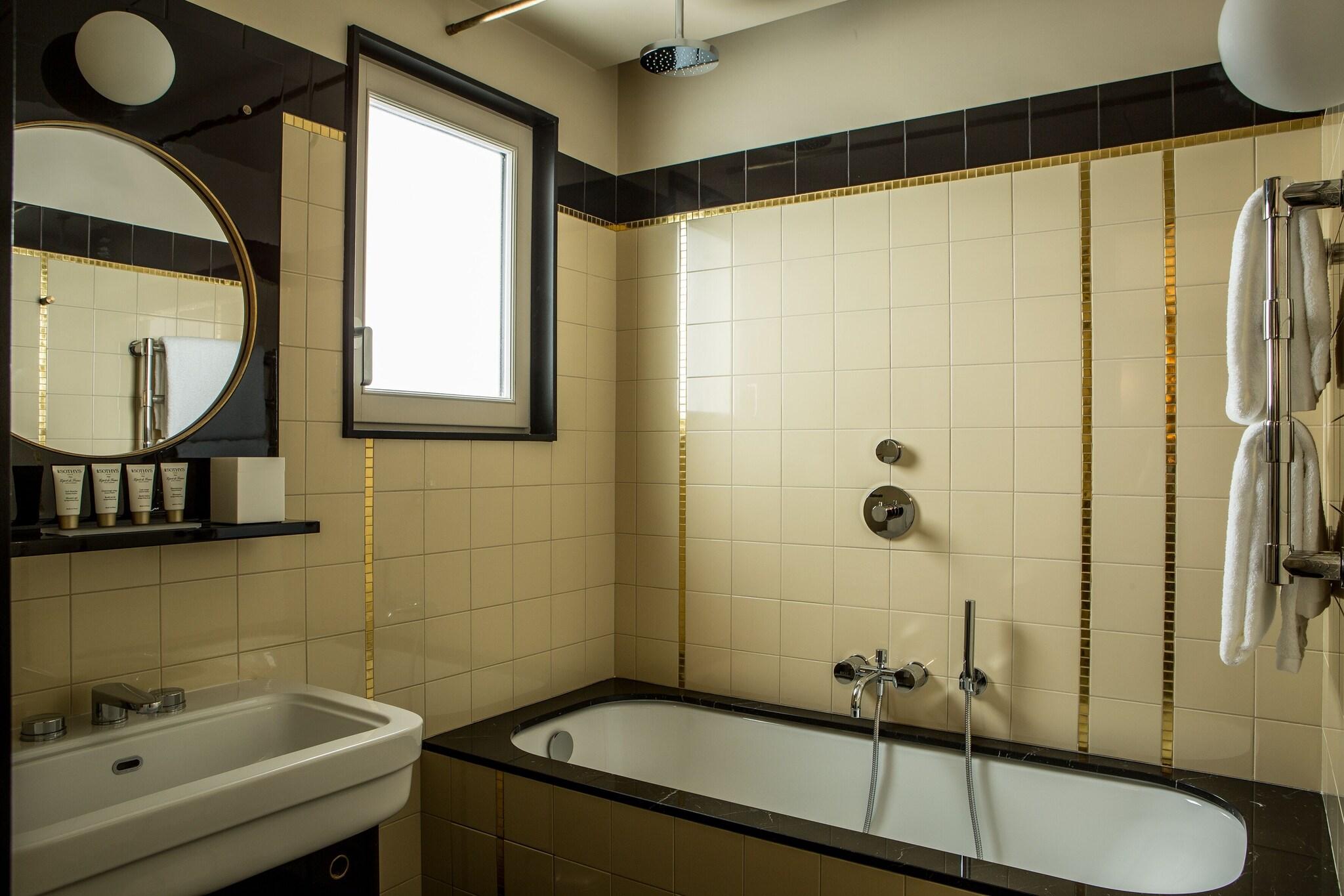 Double Deluxe King Bed