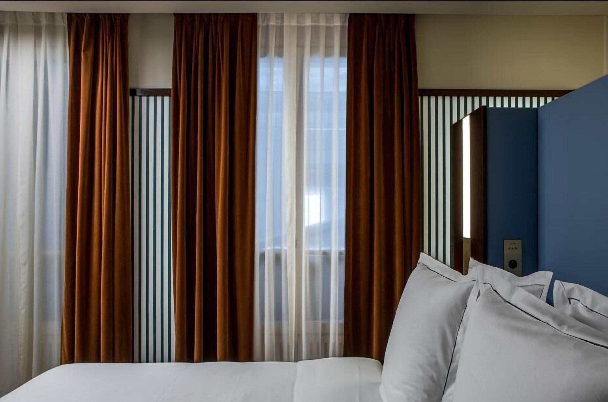 Double Deluxe King Bed