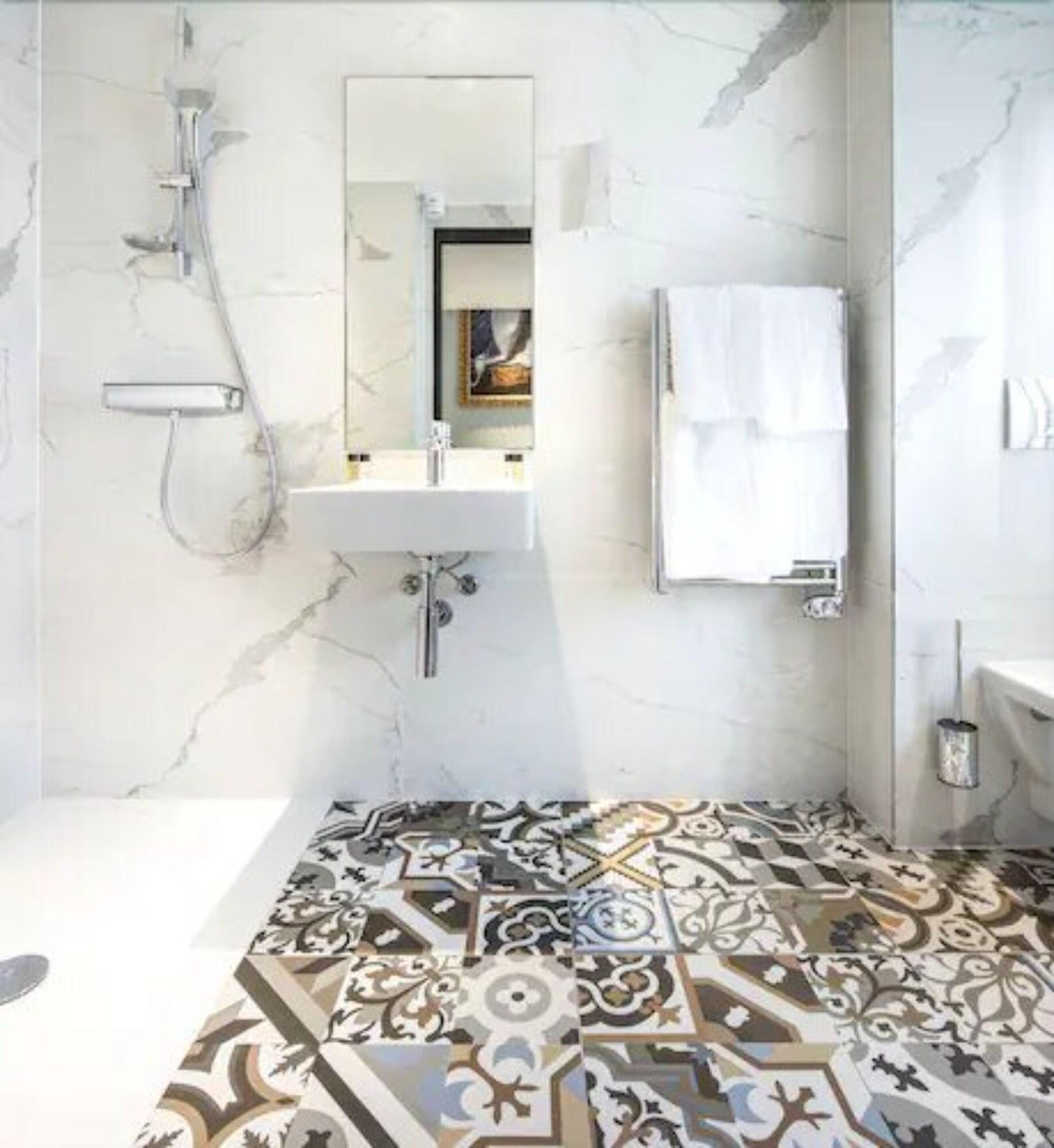 Junior Suite Queen Size Bed