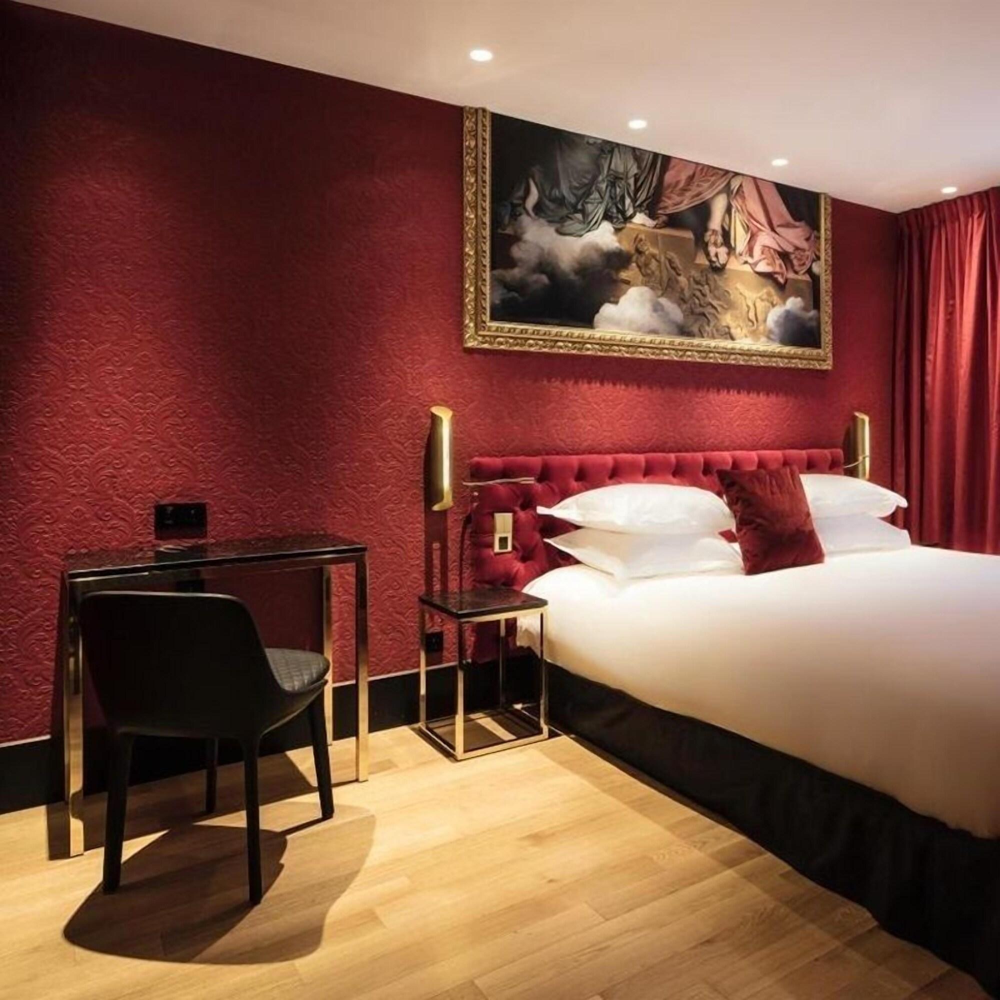 Junior Suite Queen Size Bed