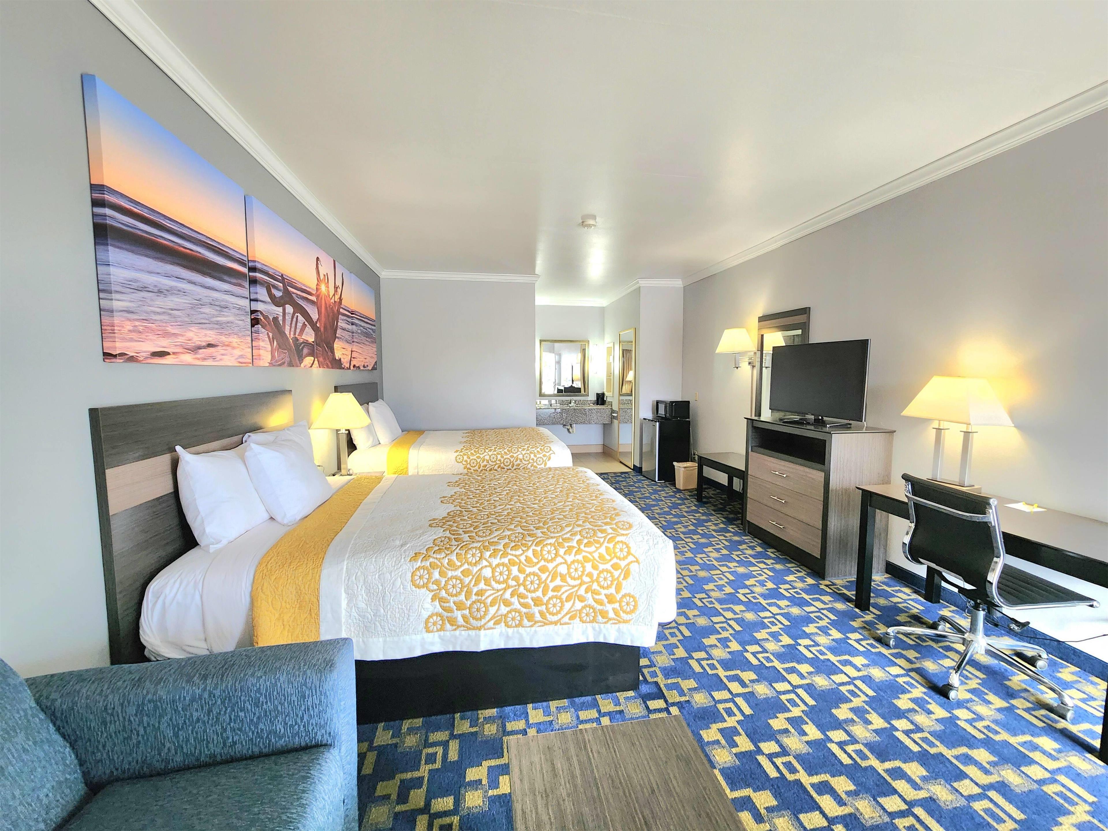 Quadruple Two Queen Beds