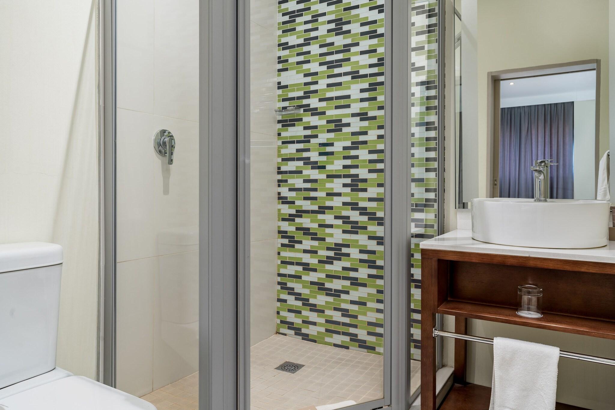 Double Queen Size Bed