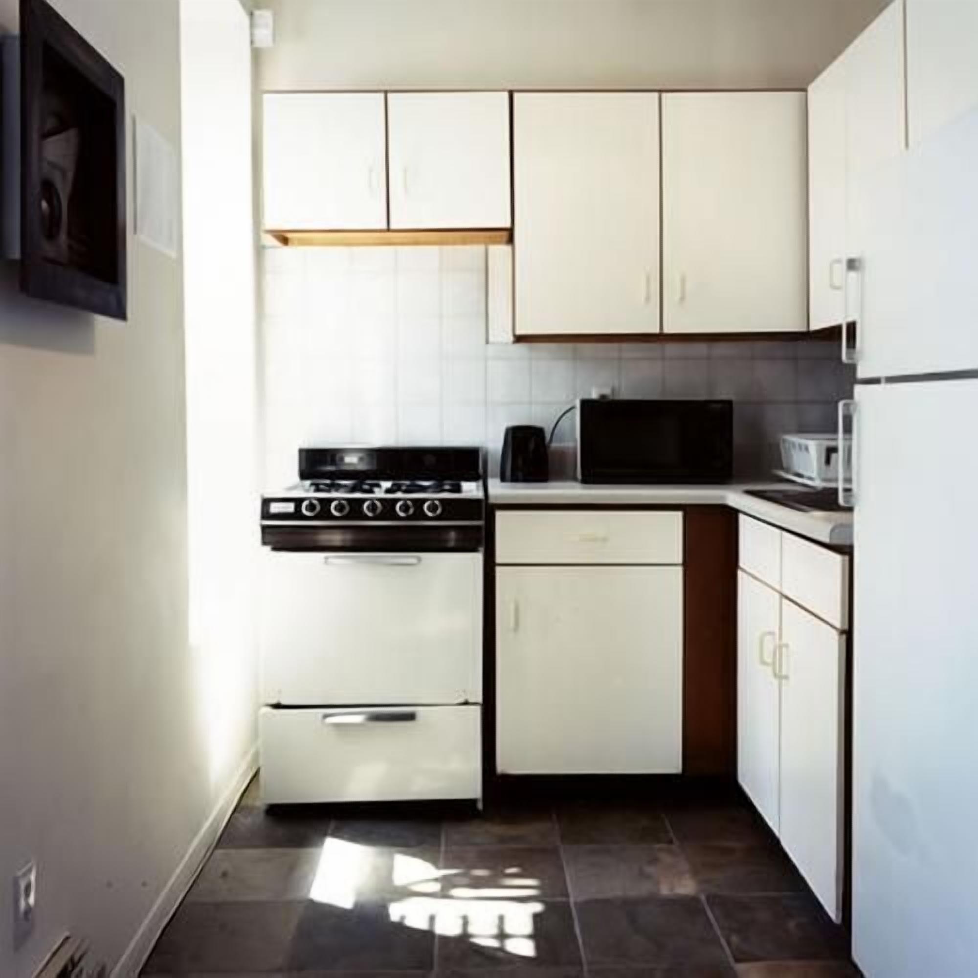 Suite Economy with Shared Bathroom