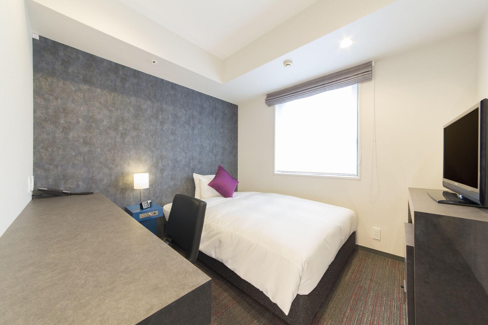 Single Economy Non Smoking