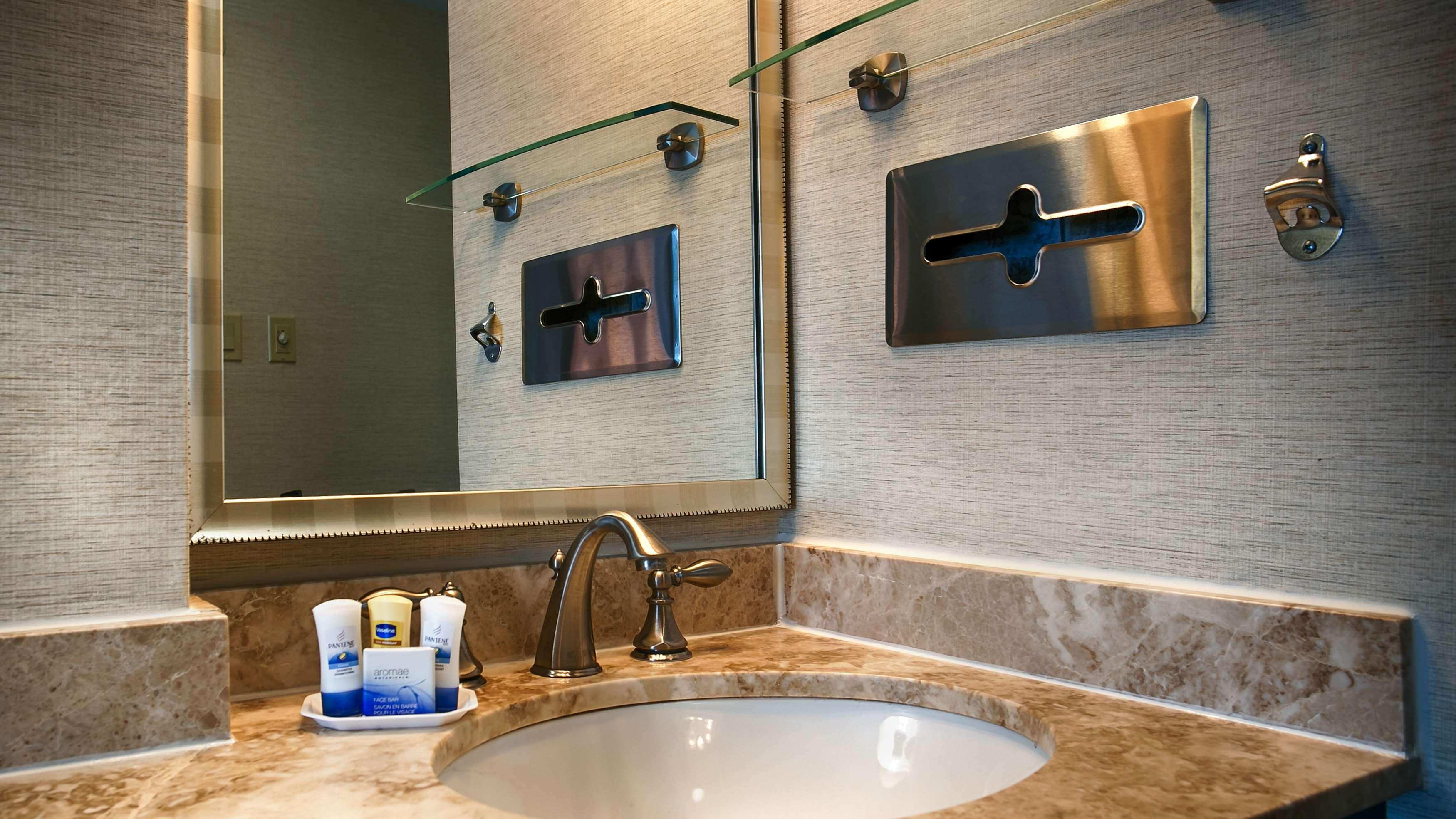 Studio Queen Size Bed