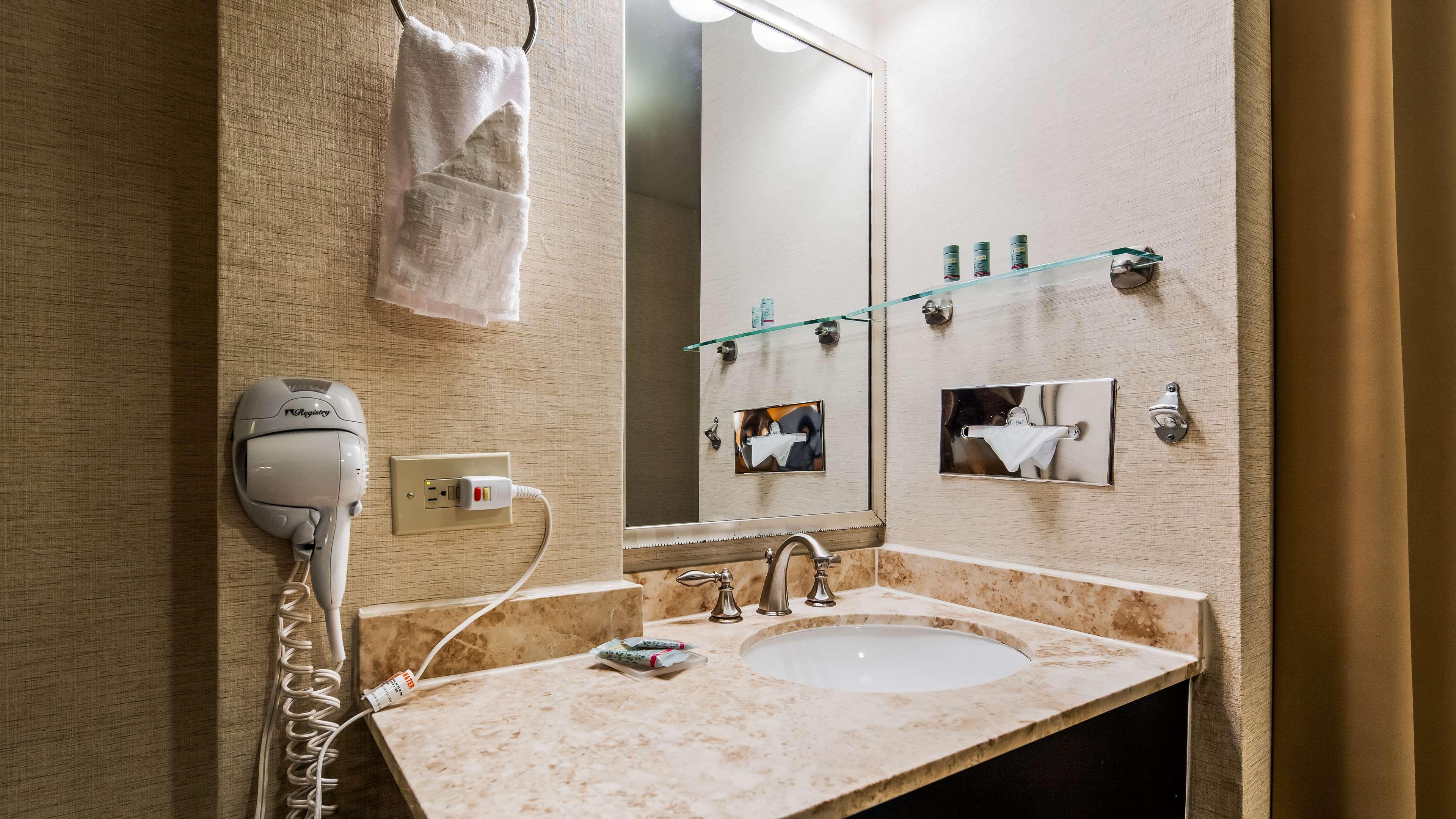 Studio Queen Size Bed