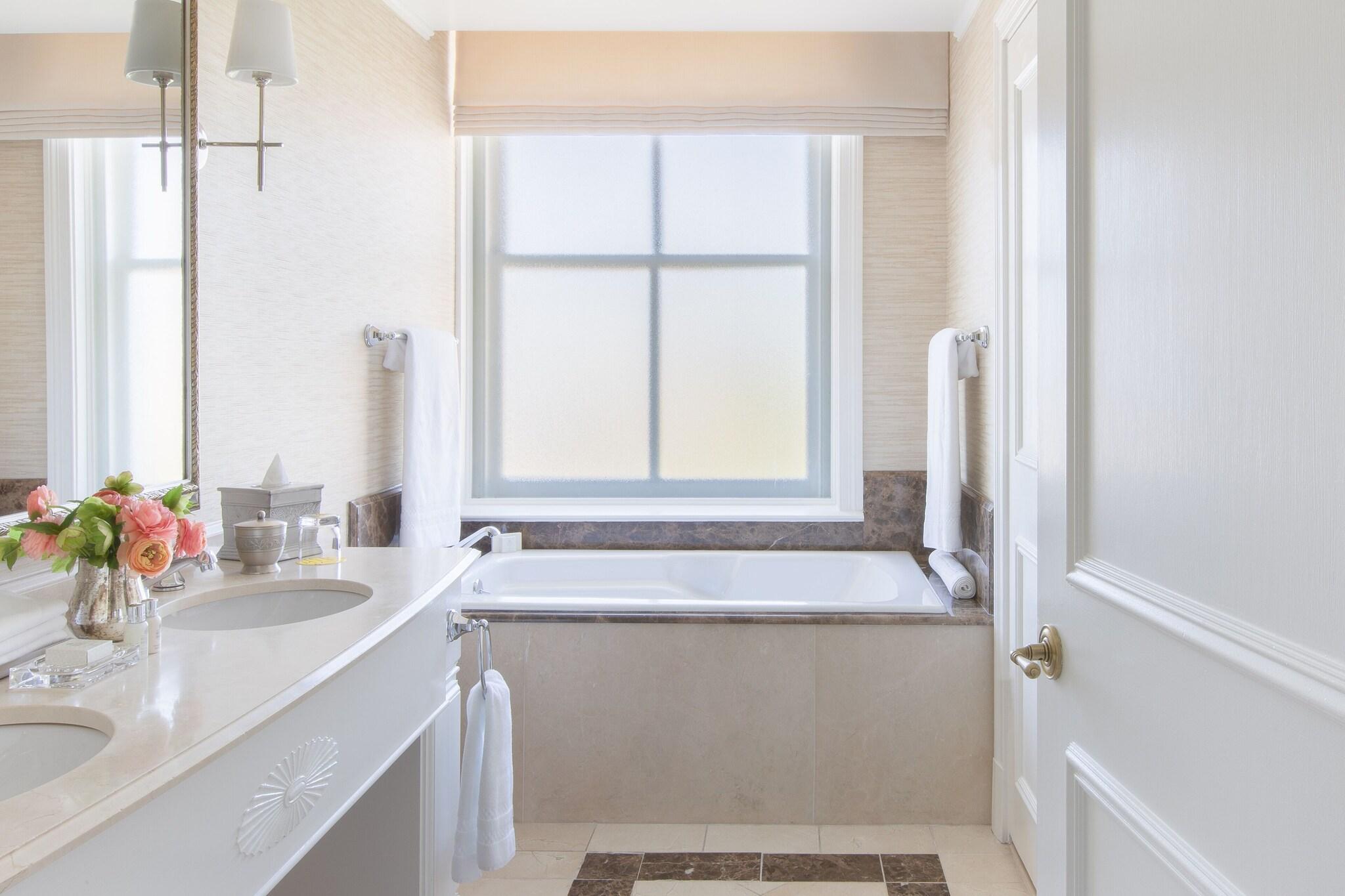 Studio Two Queen Beds