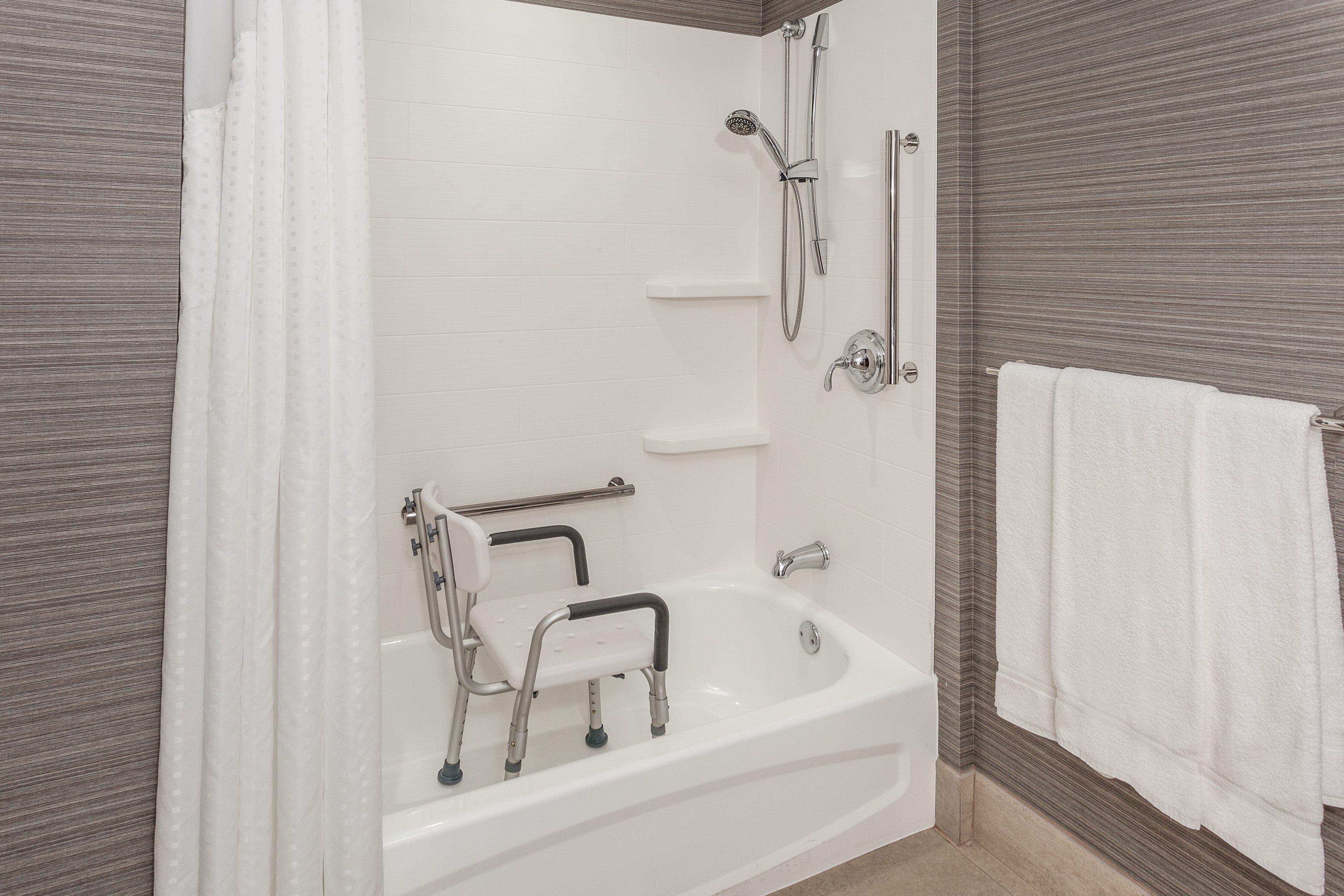 Suite Accessible King Size Bed