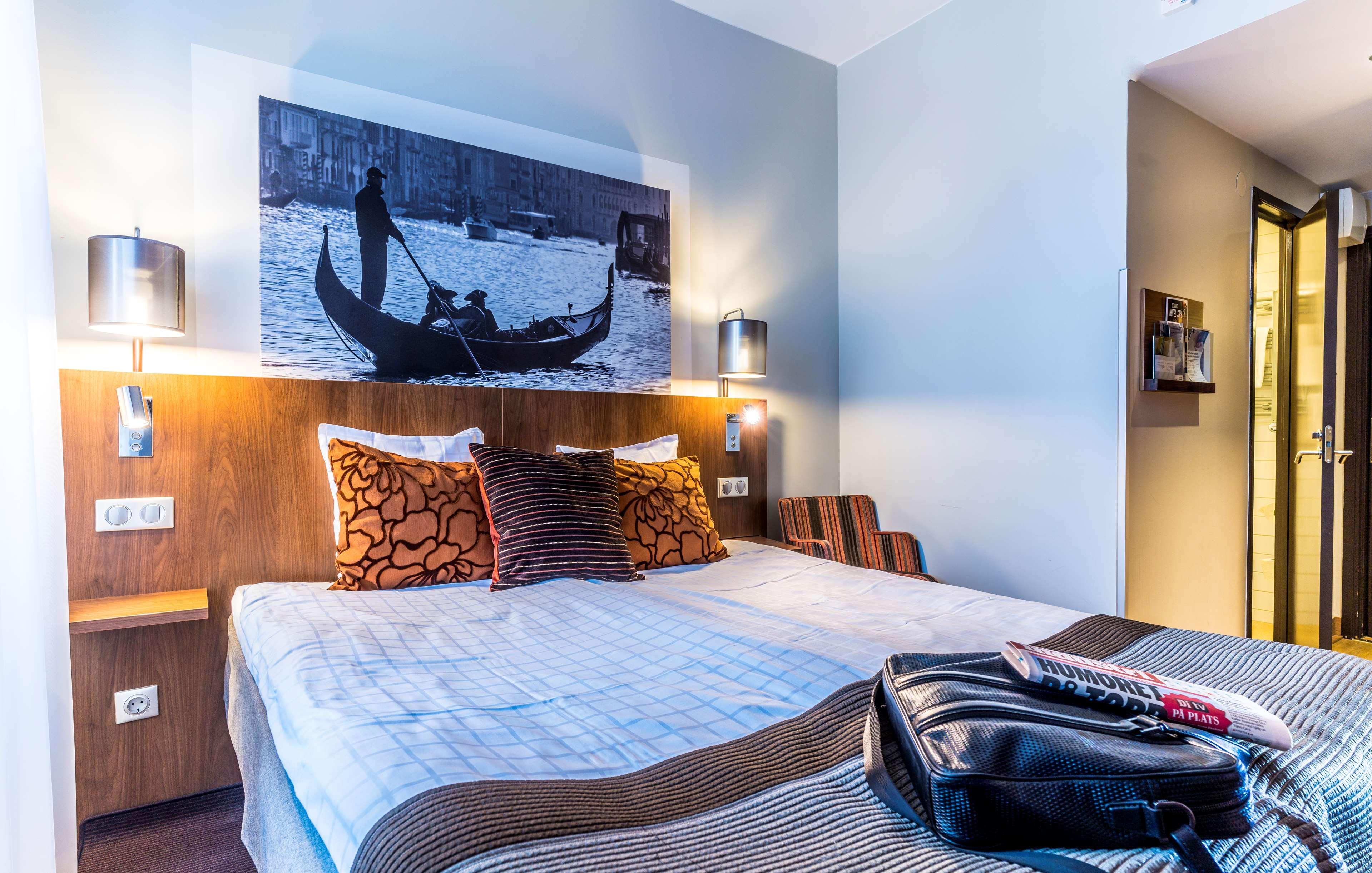 Double Queen Size Bed