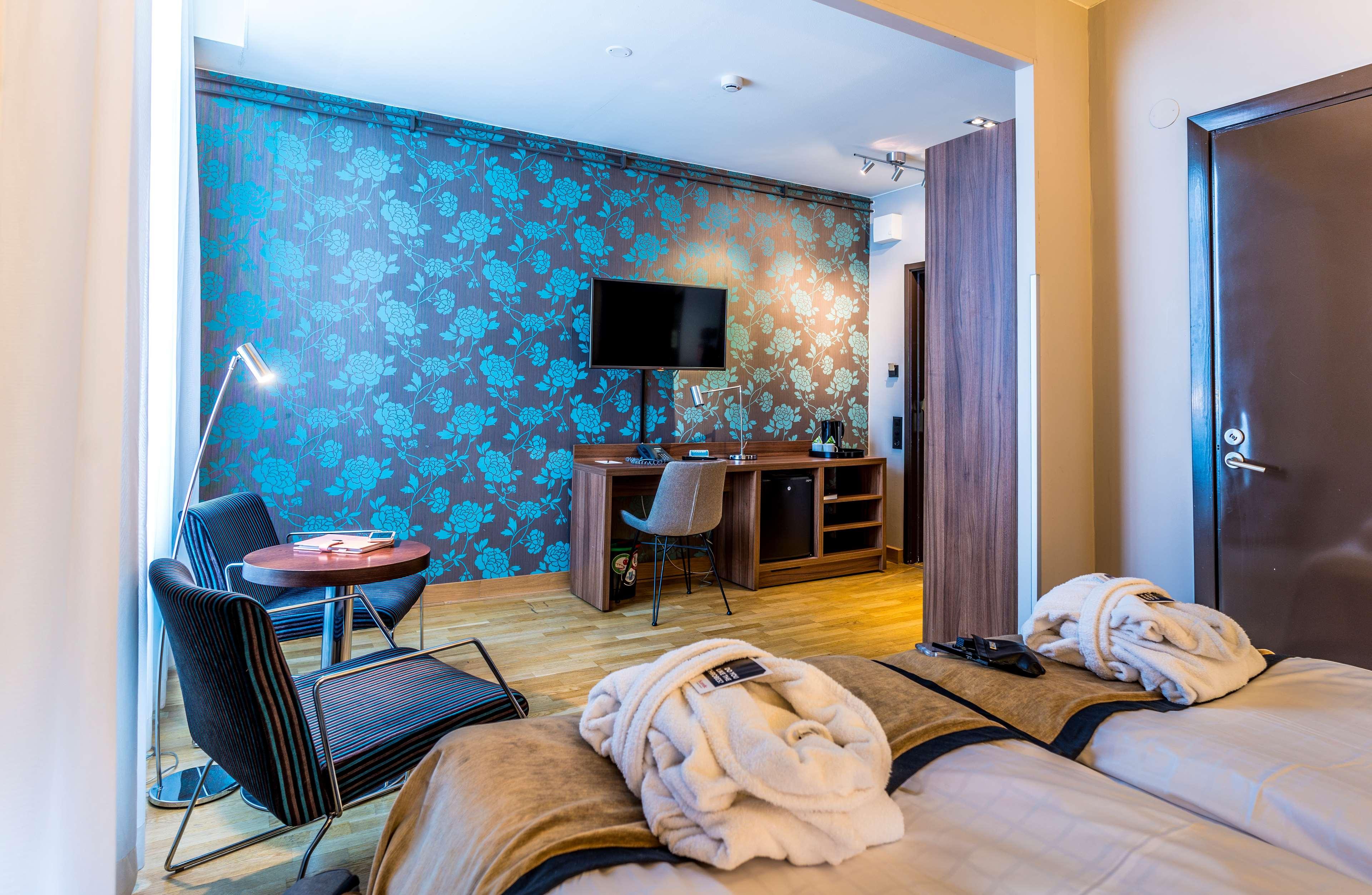 Double Queen Size Bed