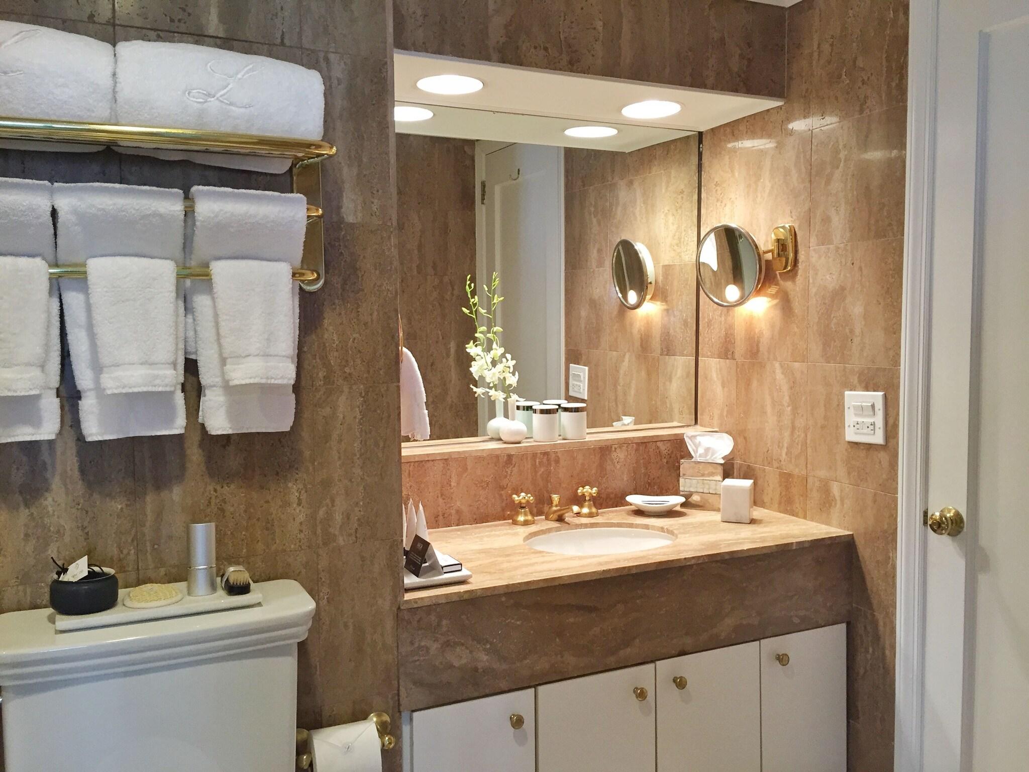 Suite Two Queen Beds One Bedroom