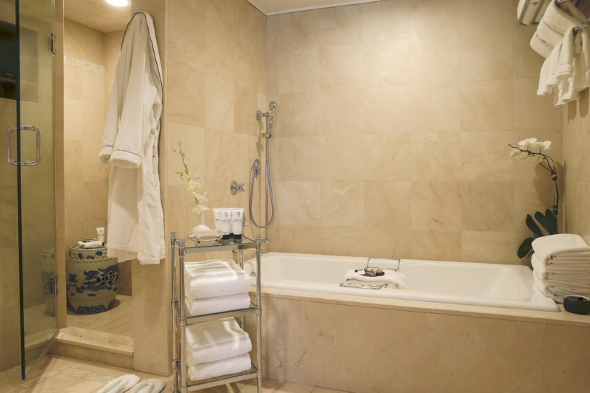 Junior Suite King Size Bed