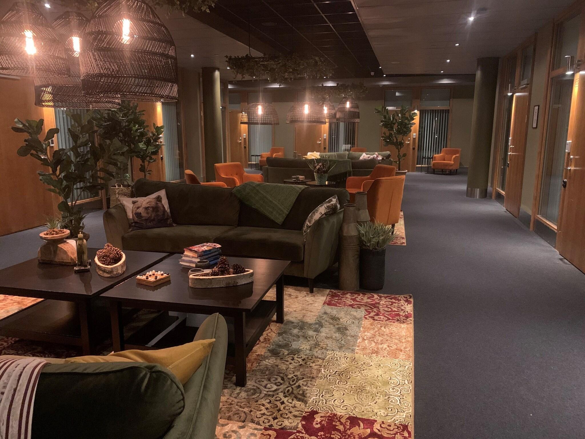 Quadruple Bunk Bed with Shared Bathroom