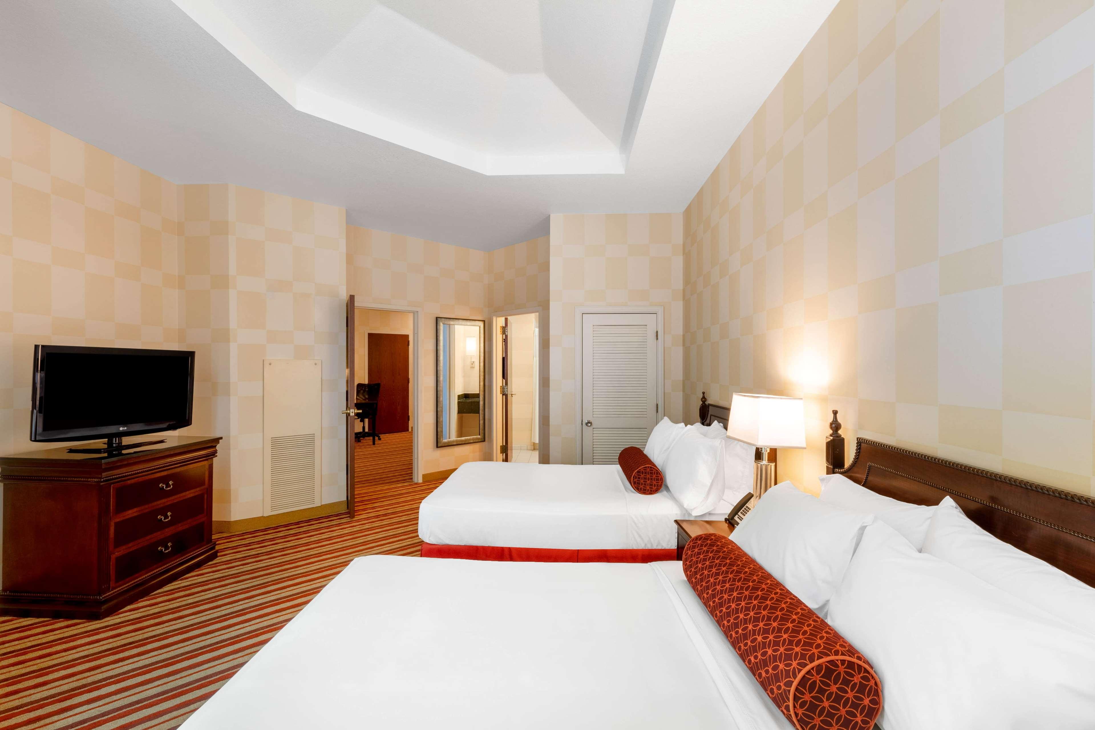 Junior Suite Two Double Beds One Bedroom 