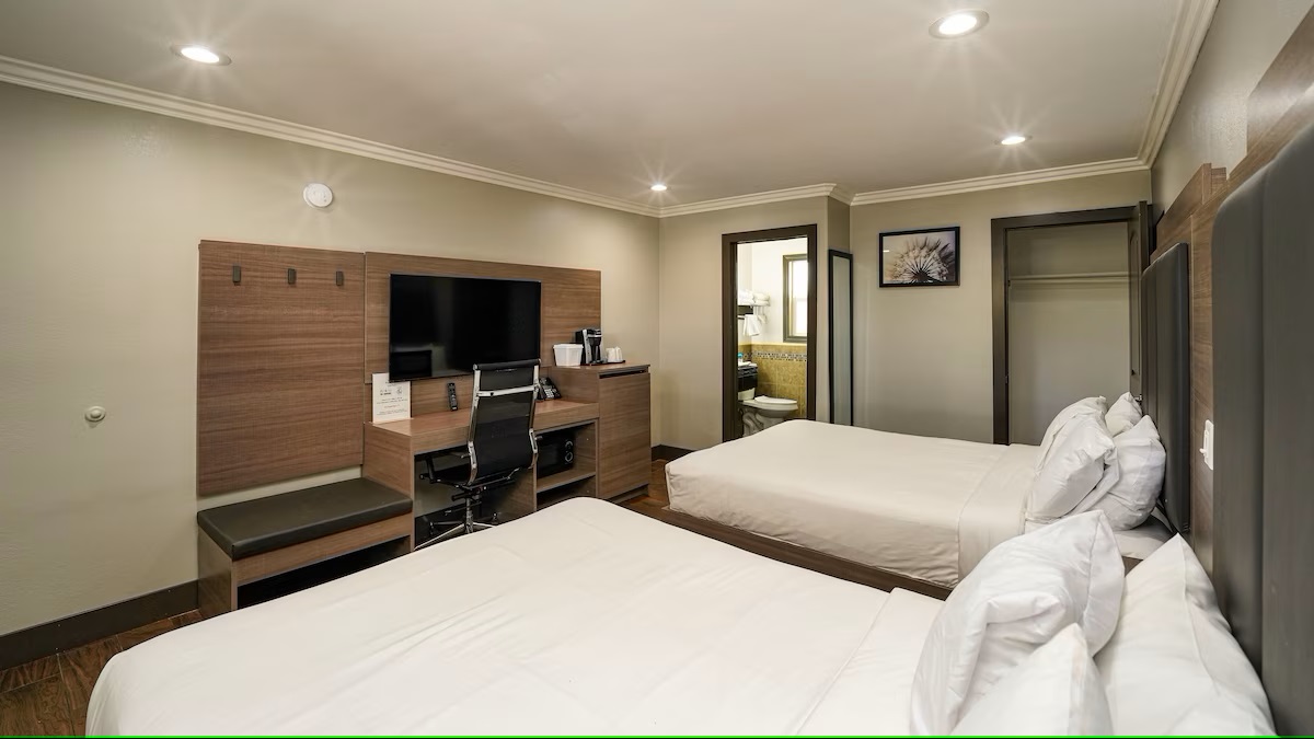 Double Two Queen Beds Non Smoking