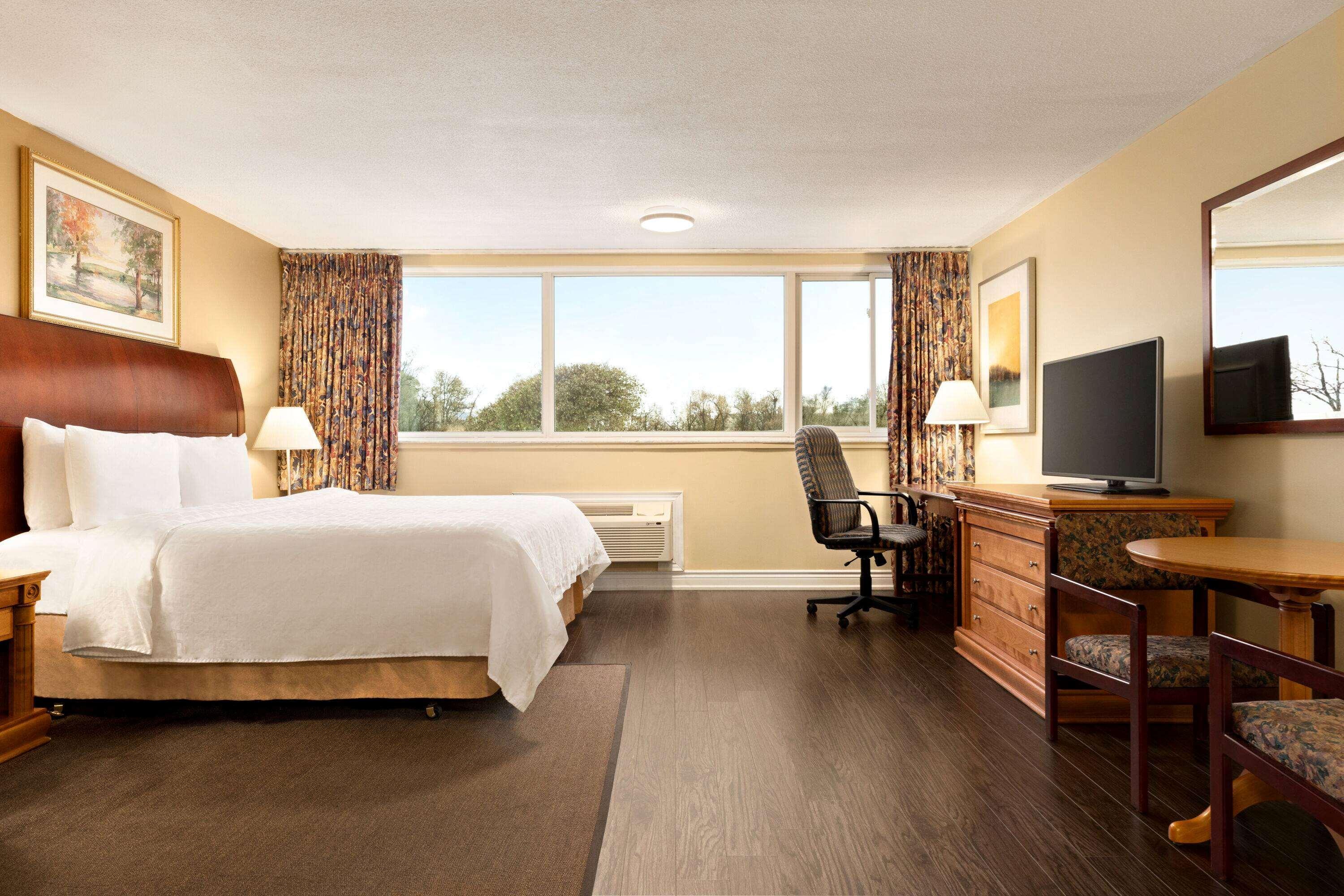 Double Queen Bed Non Smoking