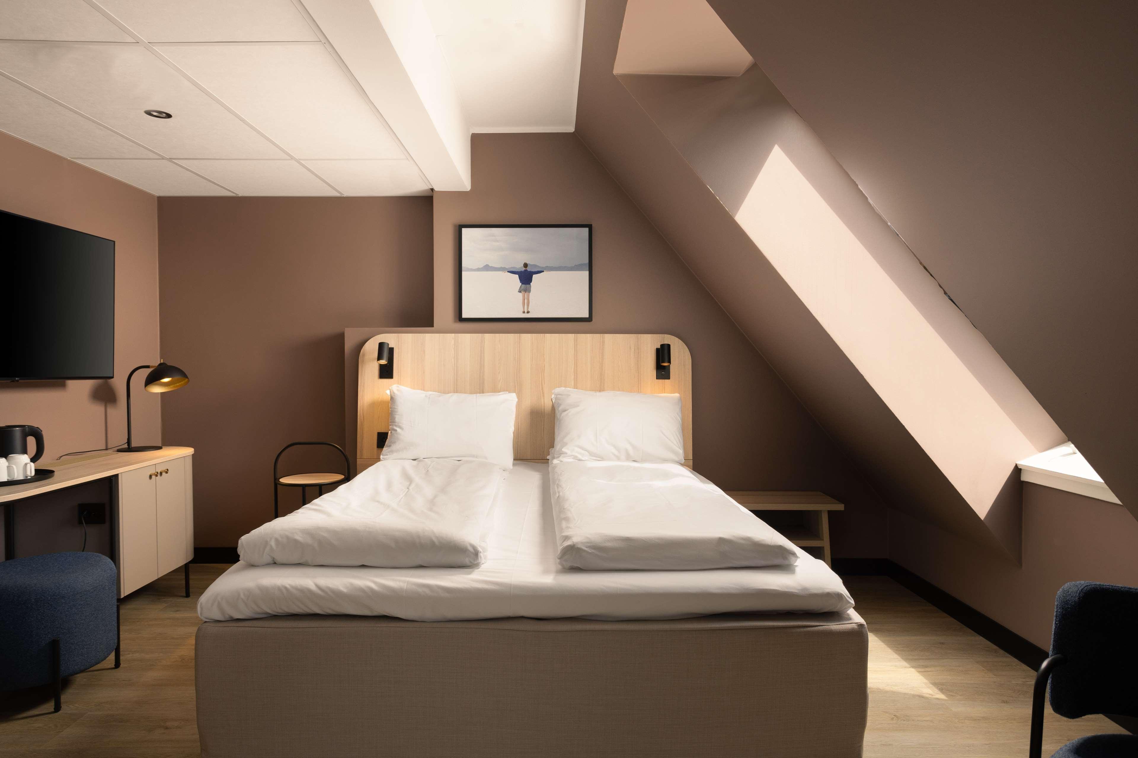 Double Single Superior King Bed