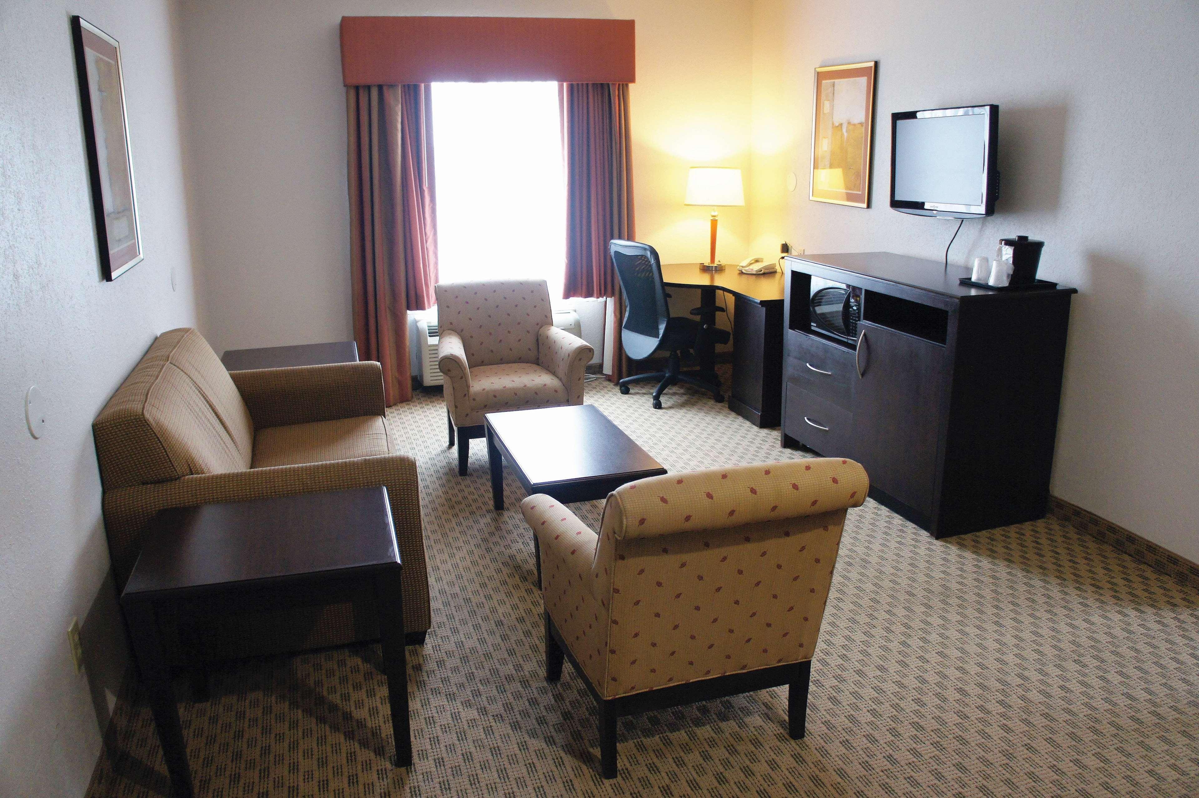 Suite Deluxe King Bed