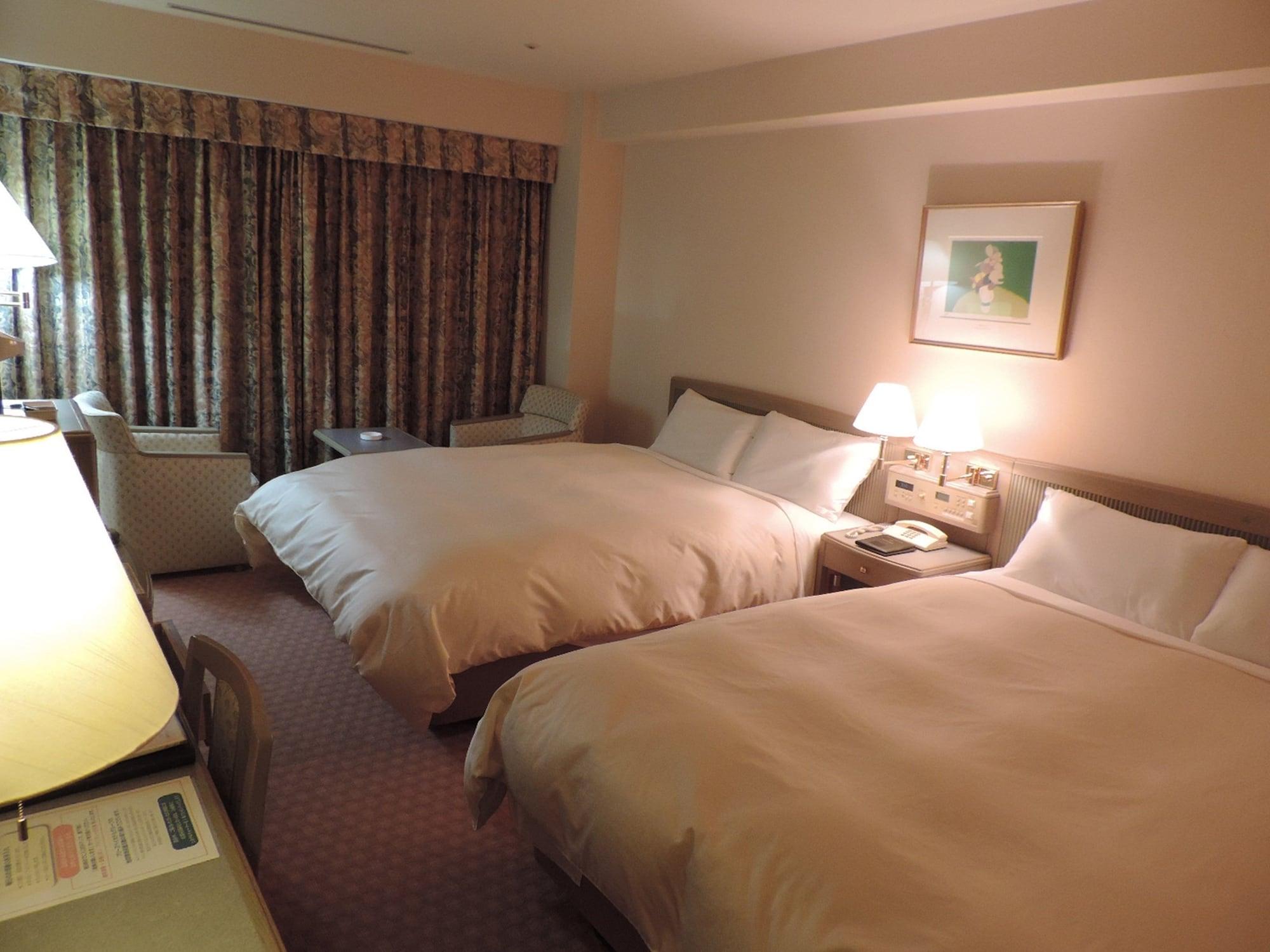 Twin Deluxe Two Beds