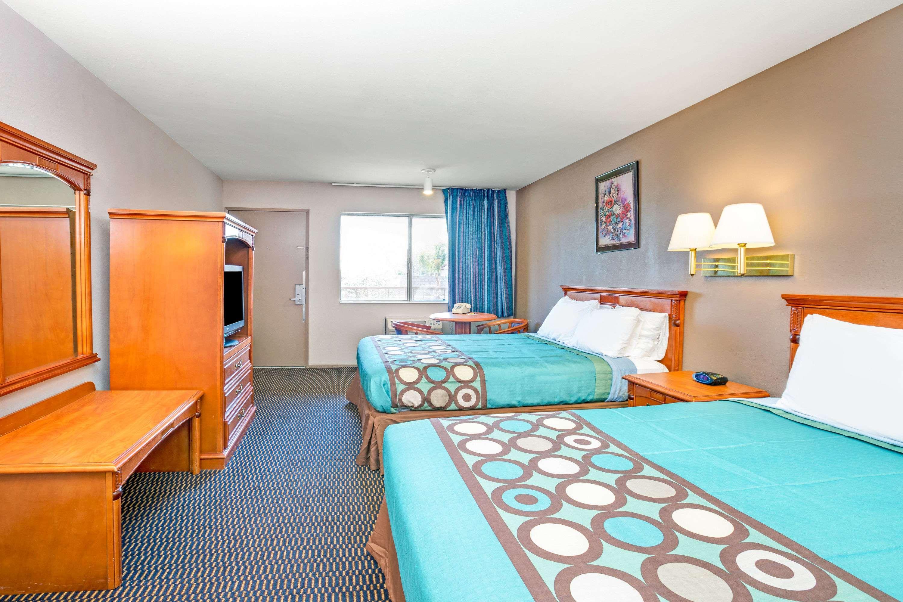 Quadruple Two Queen Beds