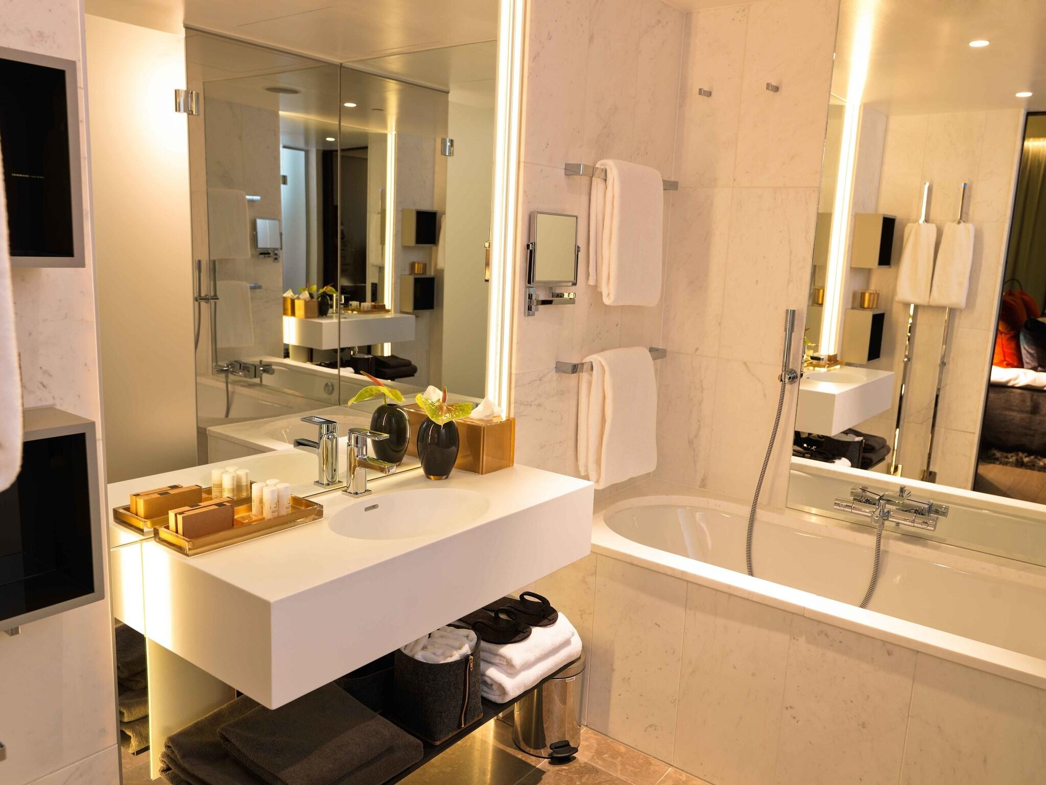 Double Deluxe King Bed