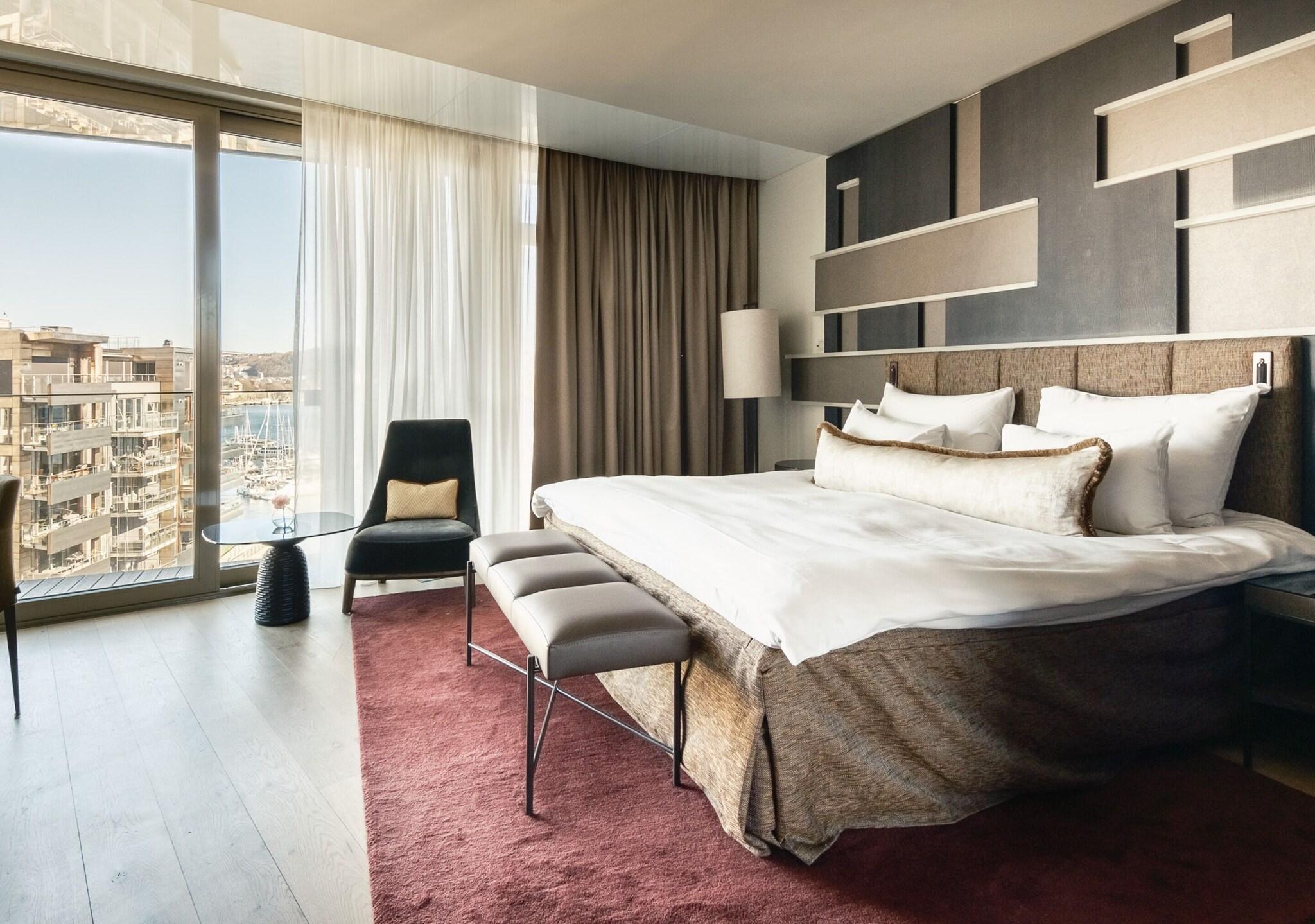 Double Deluxe King Bed