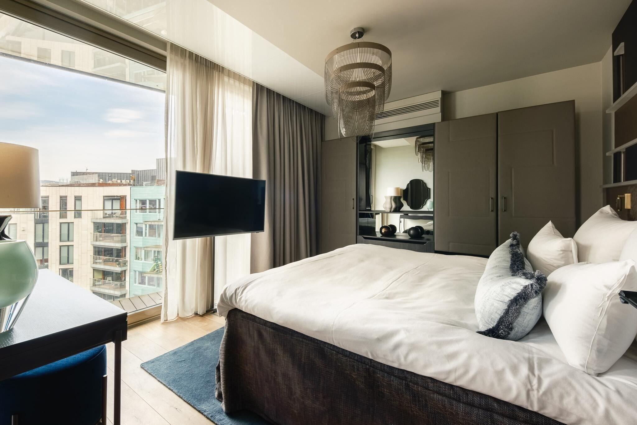 Suite King Size Bed