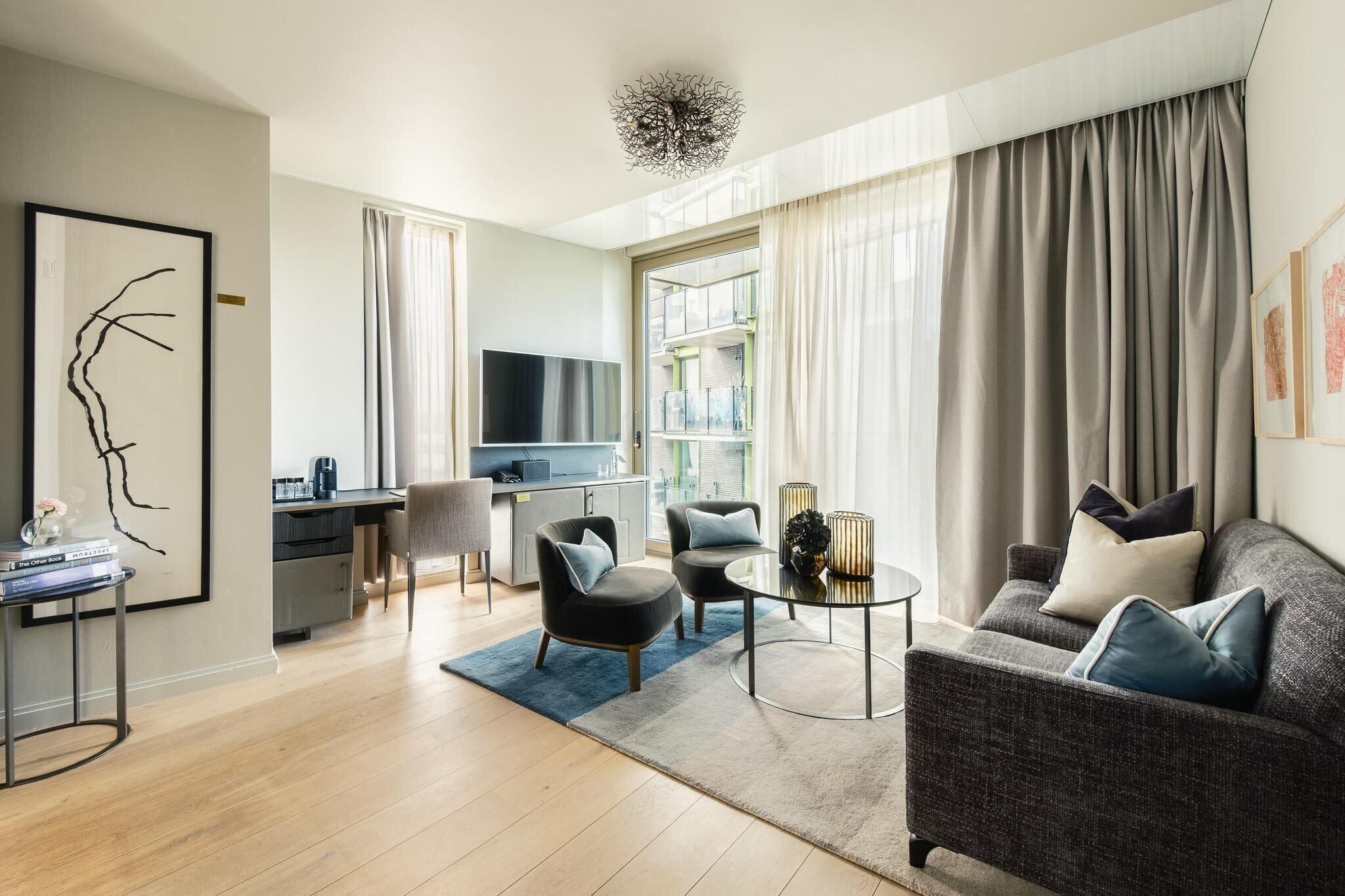 Suite King Size Bed