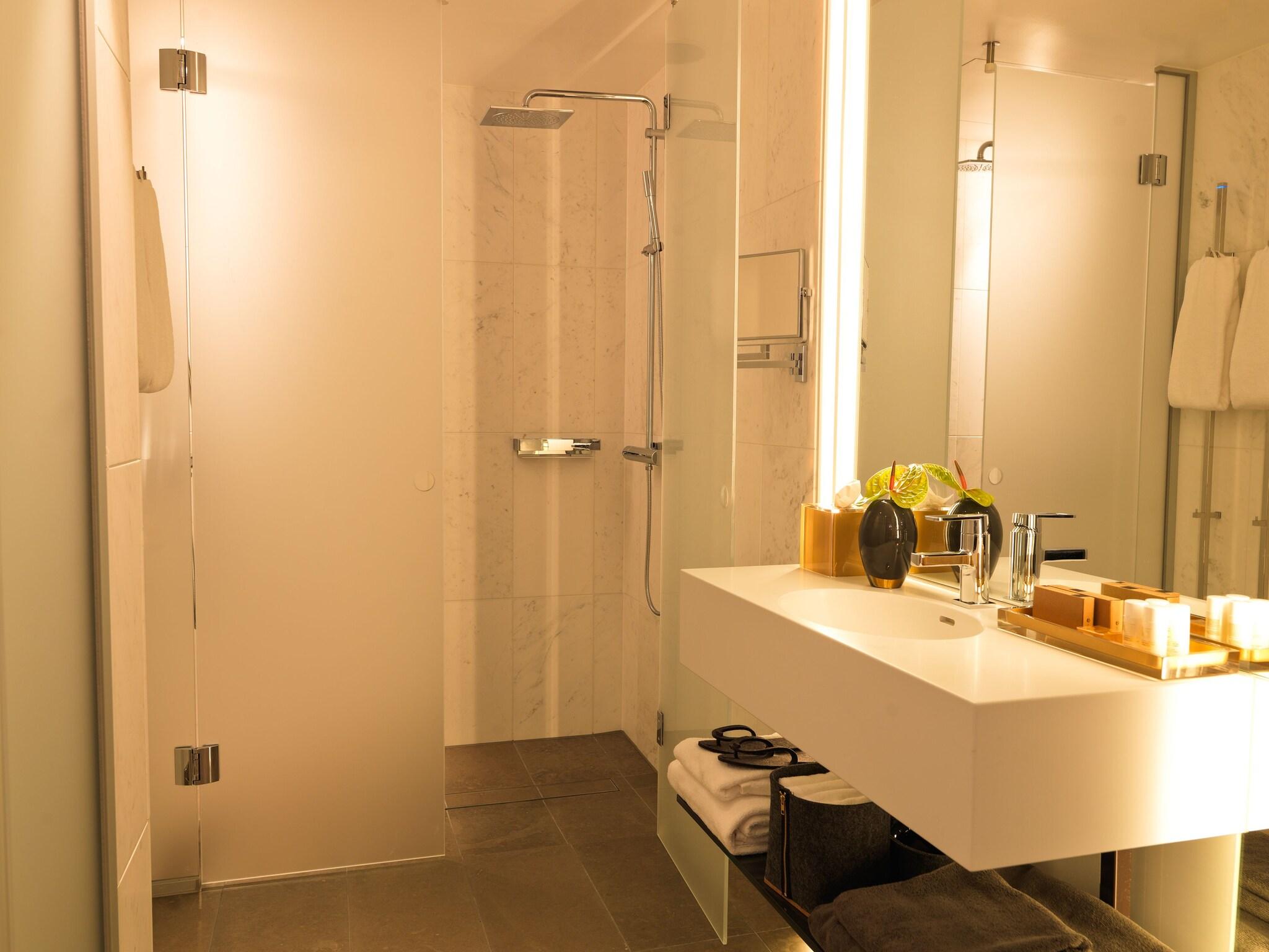 Double Deluxe King Bed