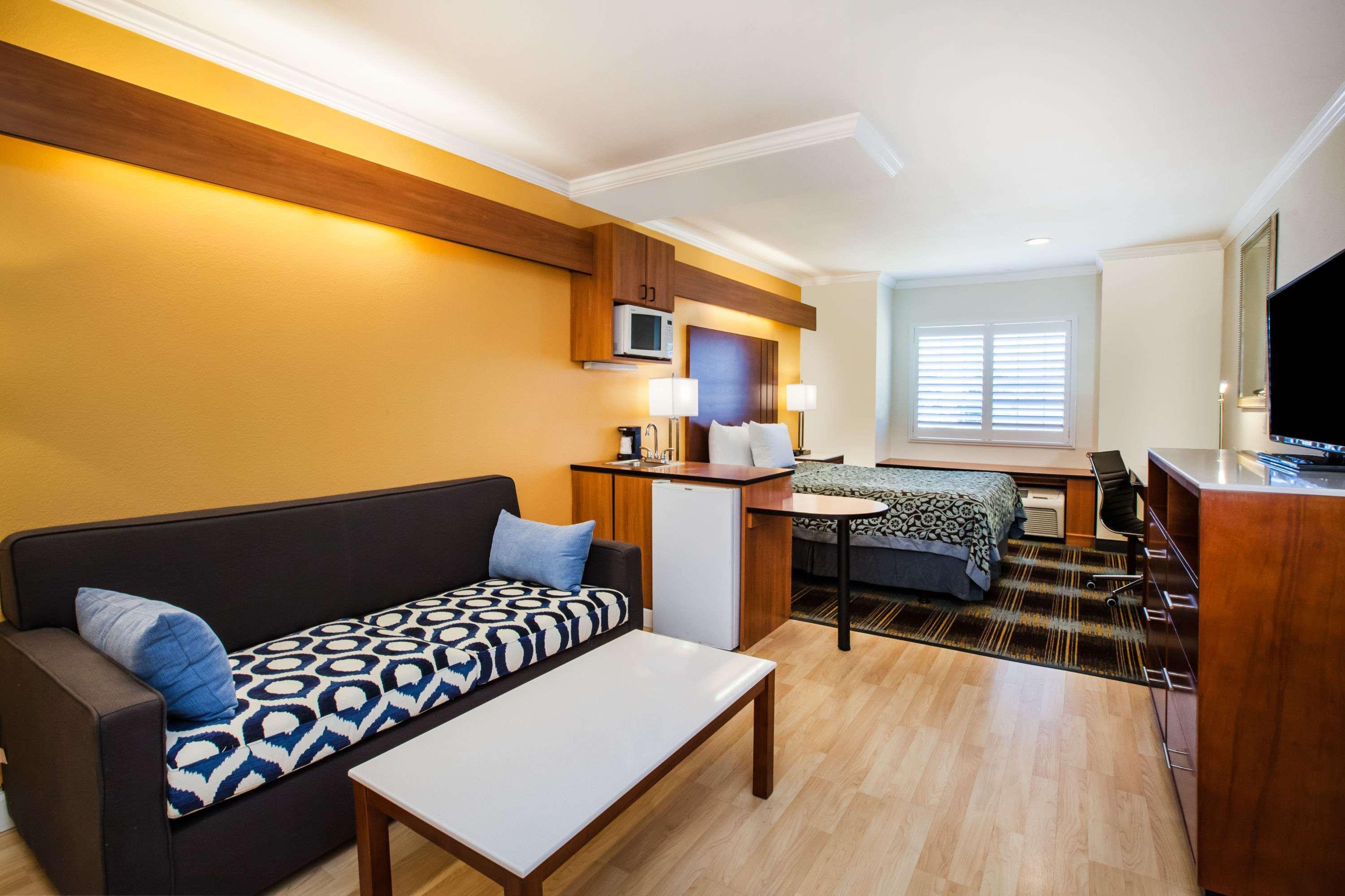 Suite Queen Bed Non Smoking