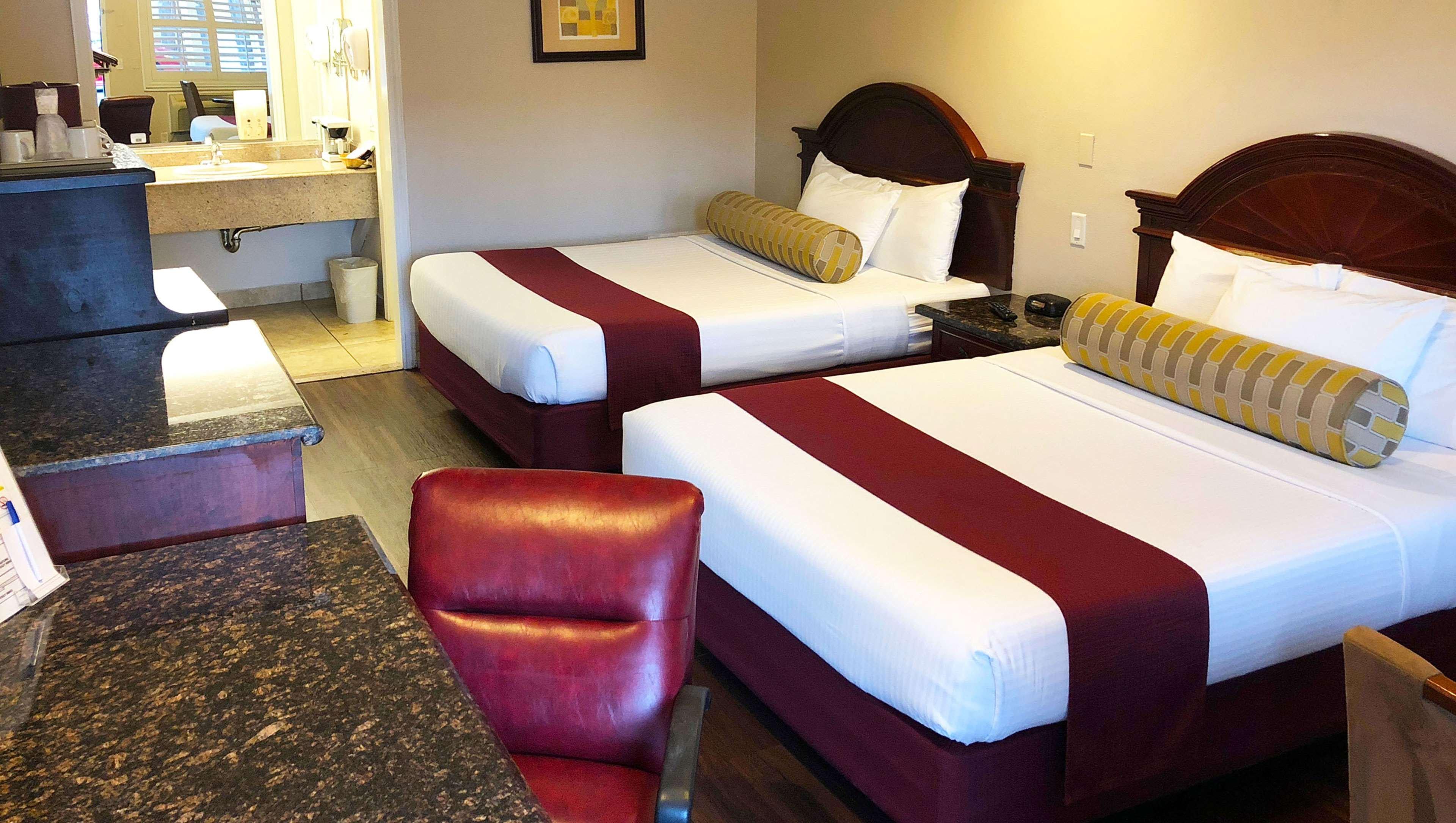 Double Two Queen Beds Non Smoking