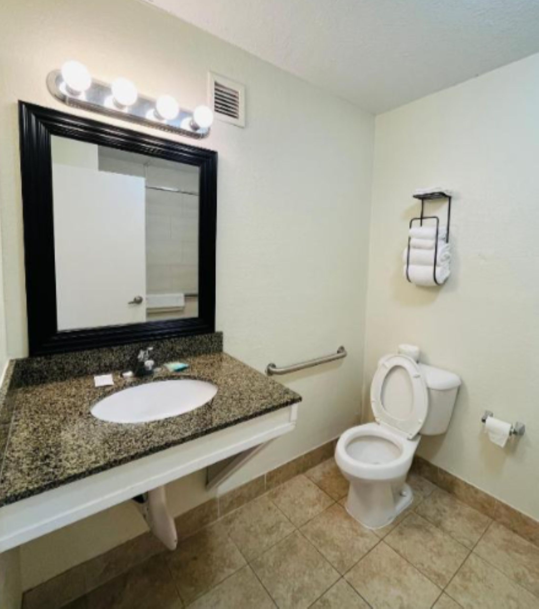 Double King Bed Non Smoking