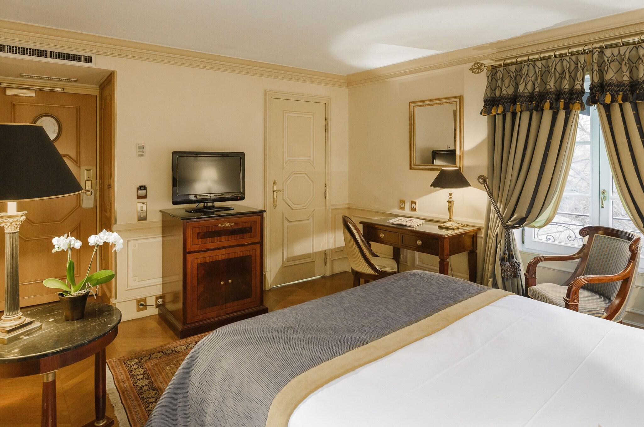 Double Classic Queen Bed