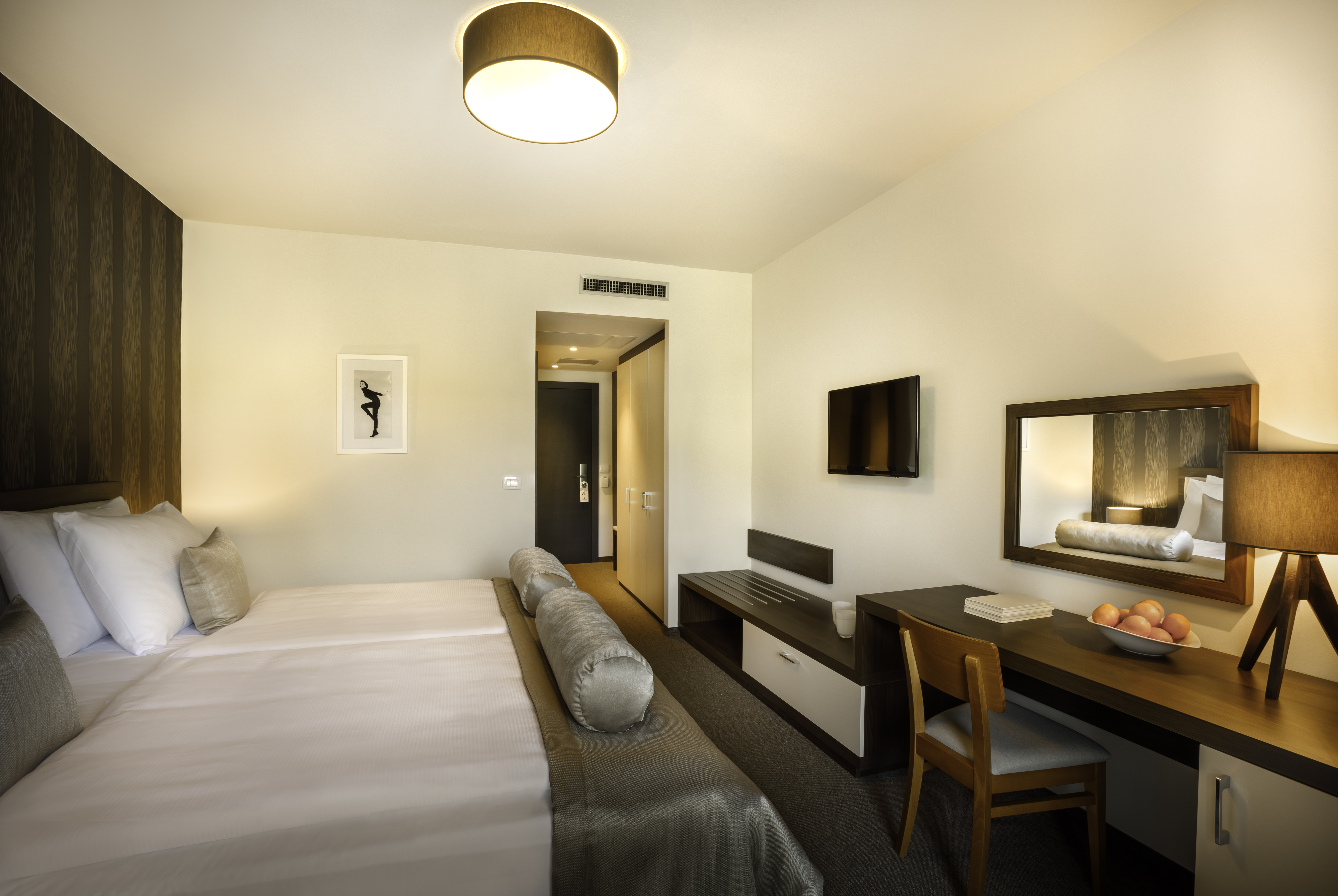 Twin Park View with Balcony