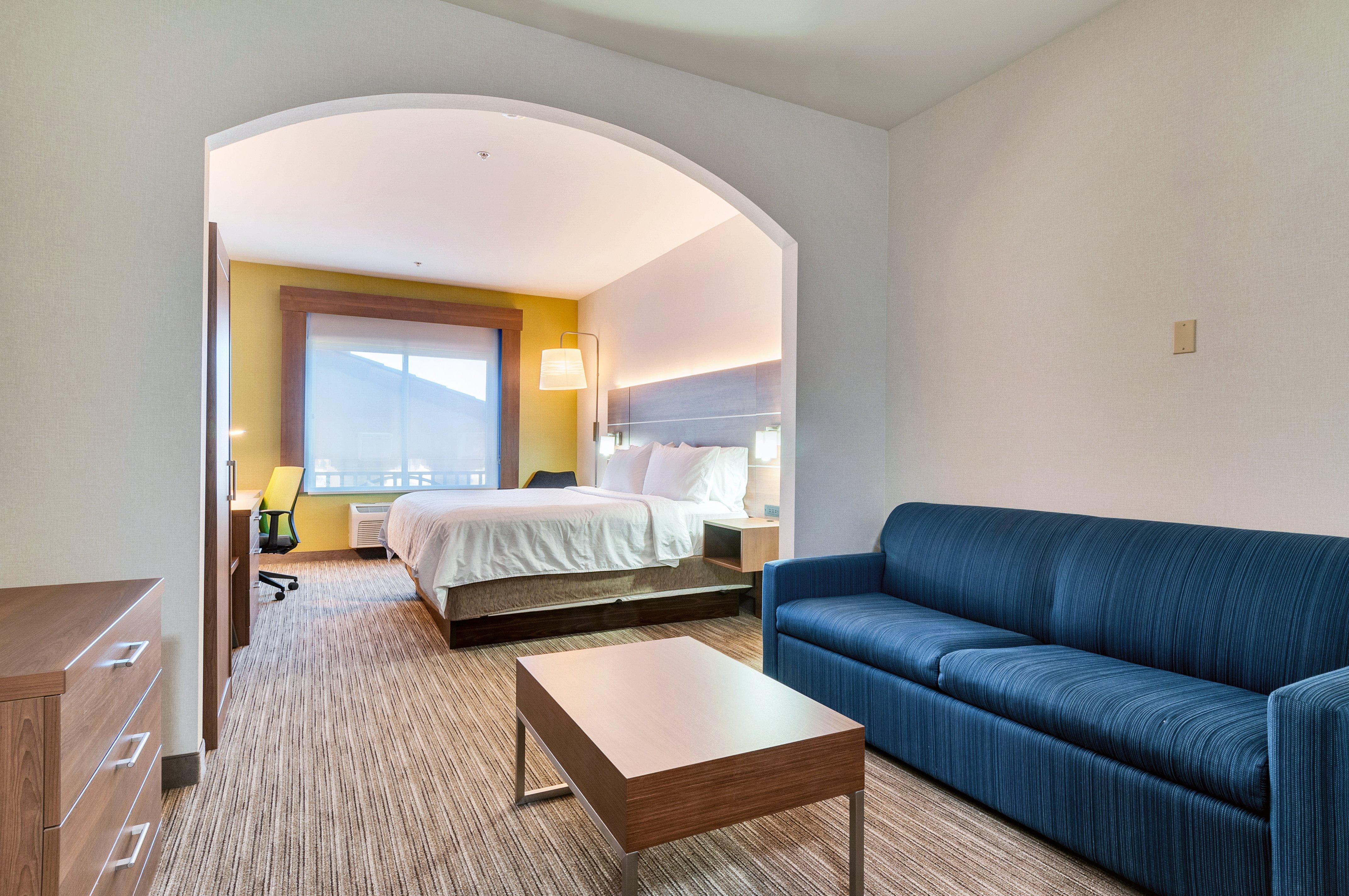 Suite Accessible King Size Bed