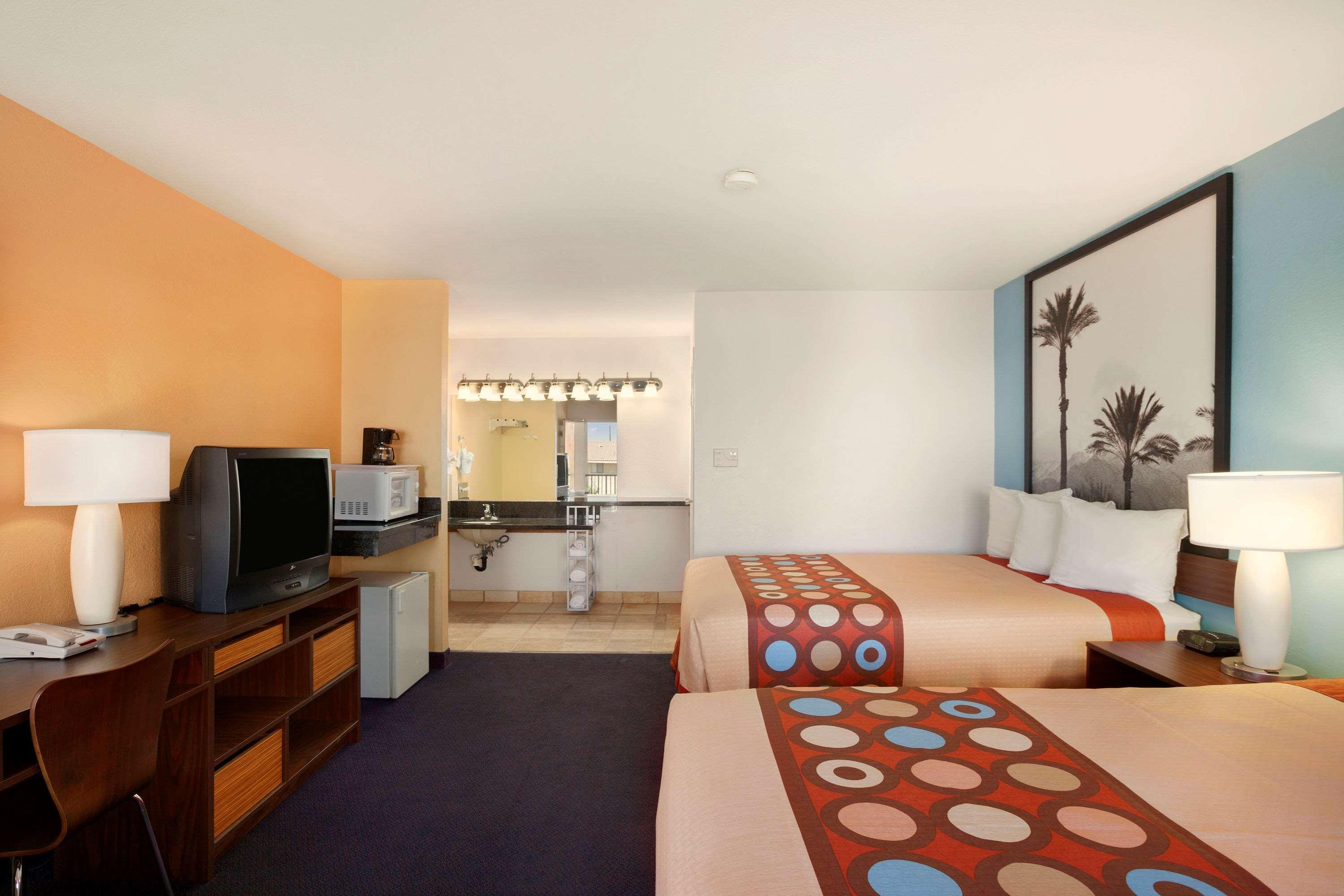 Quadruple Deluxe Two Queen Beds