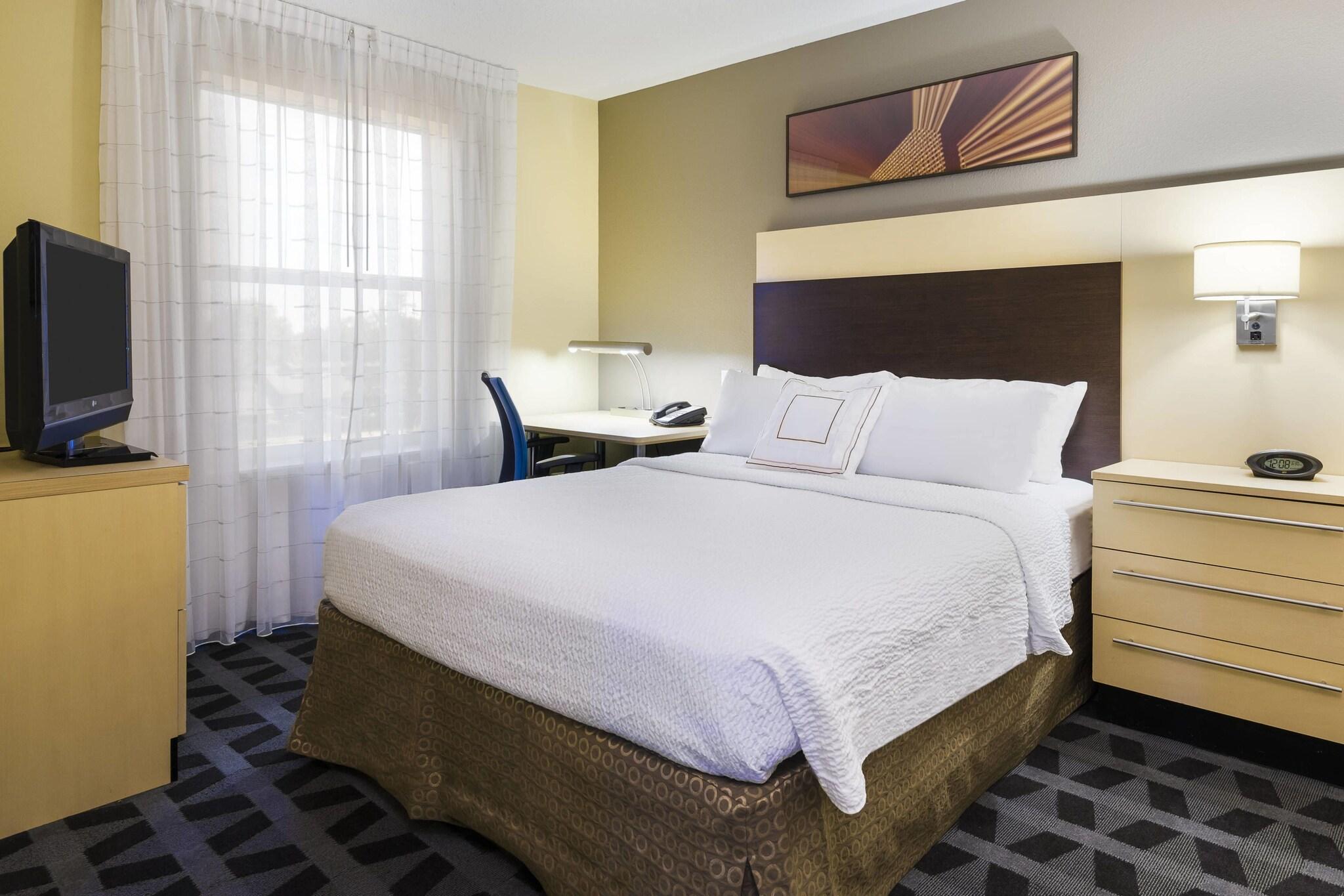 Studio Accessible-queen Size Bed