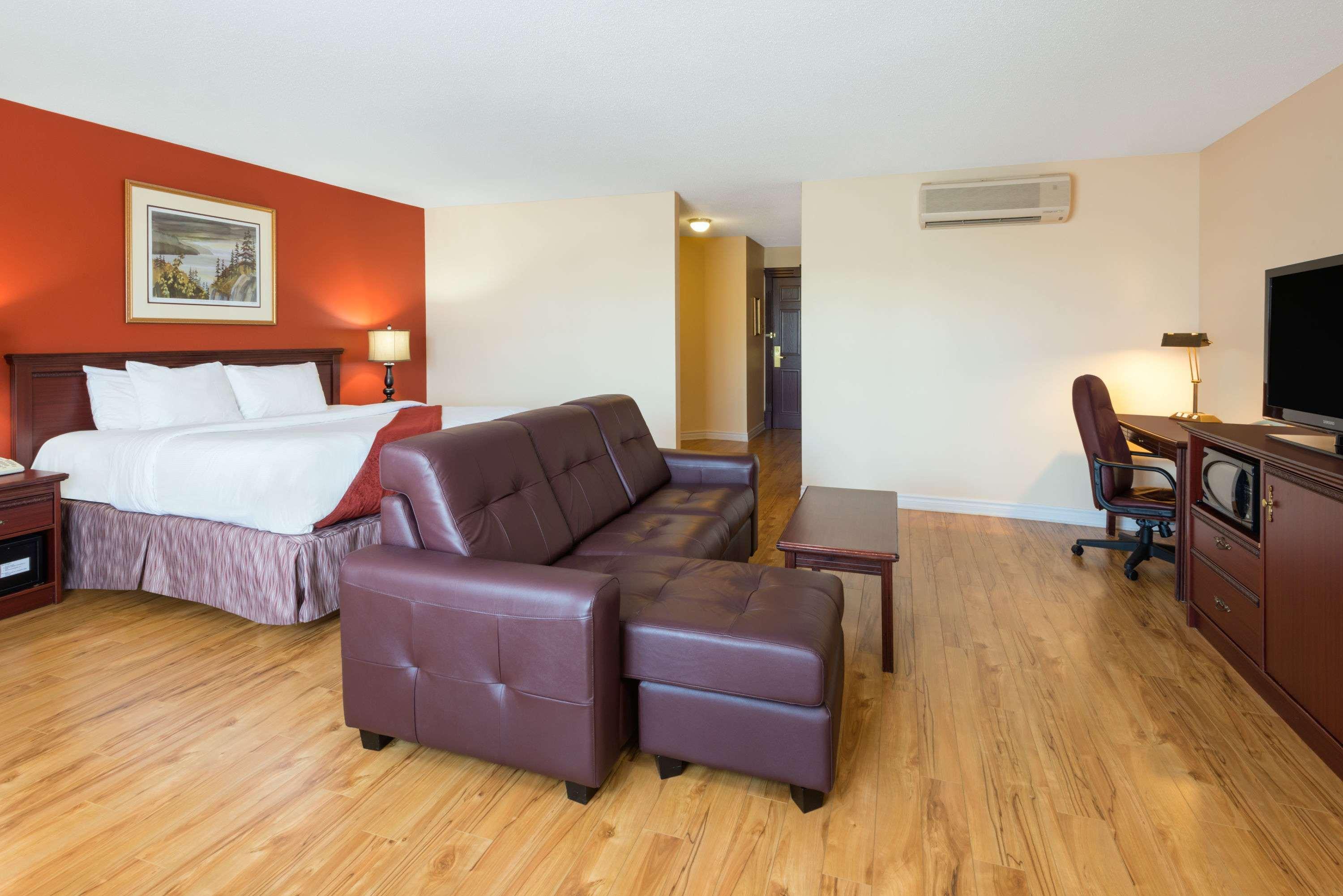 Double Deluxe King Bed