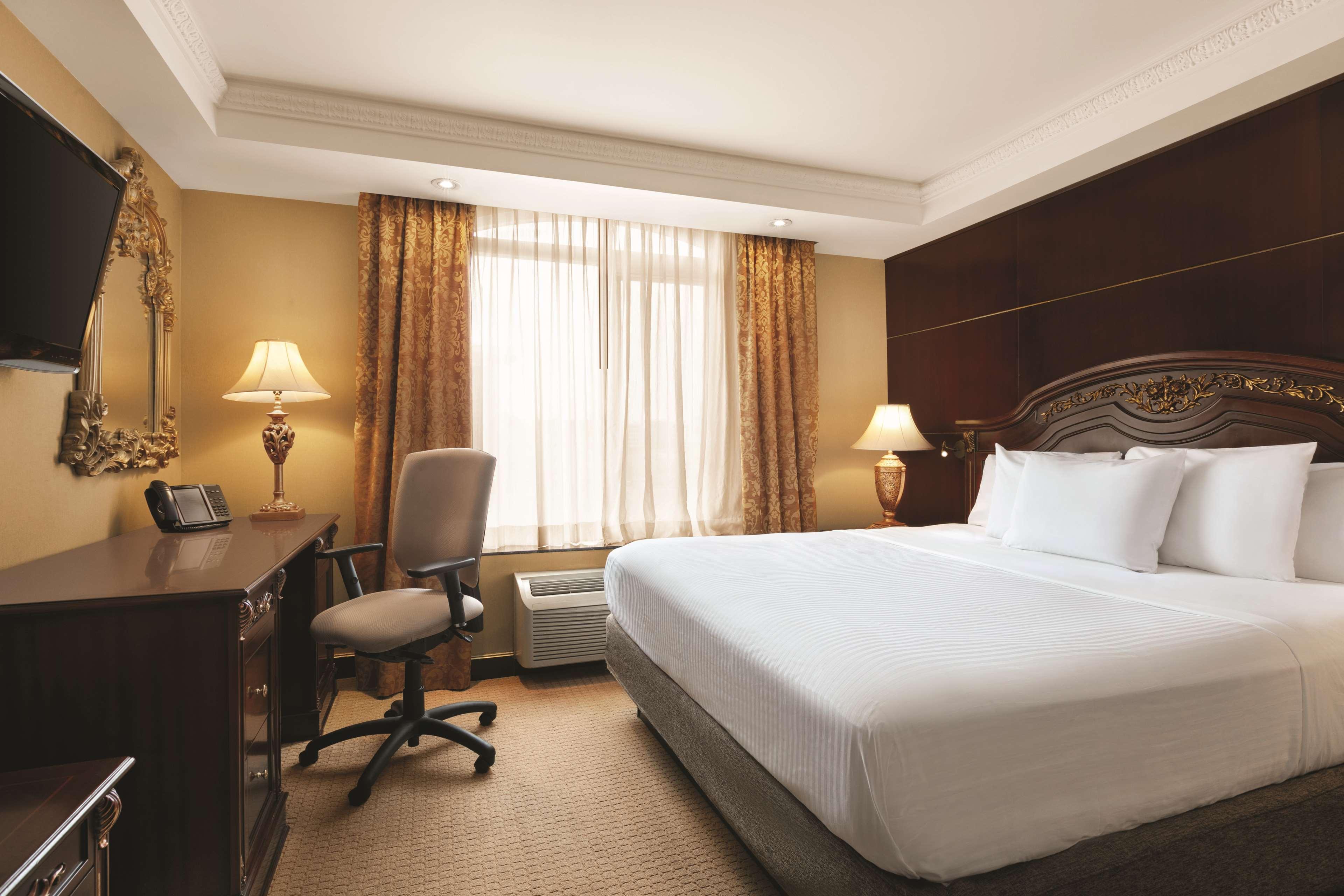 Studio King Size Bed