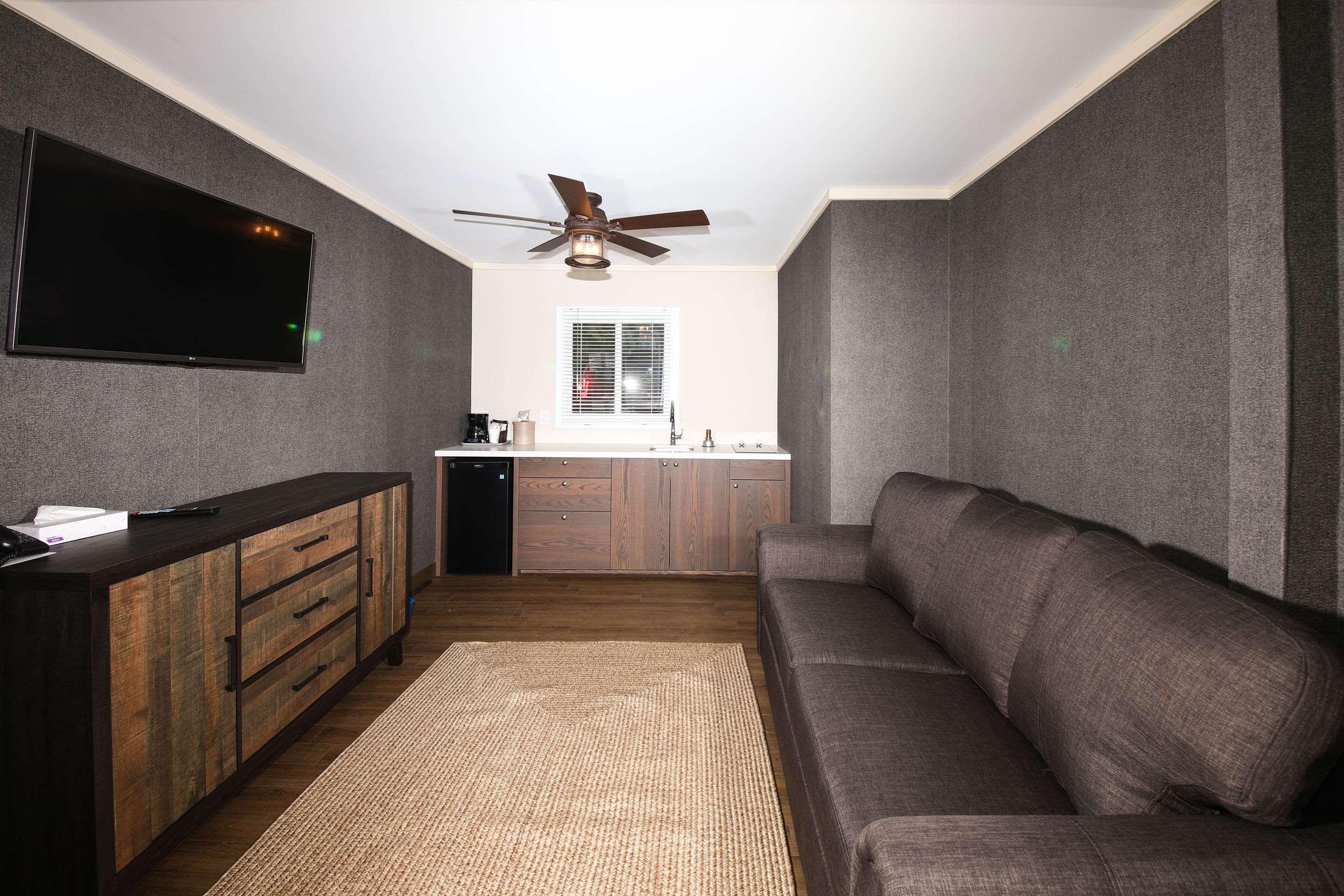 Suite Two Queen Beds