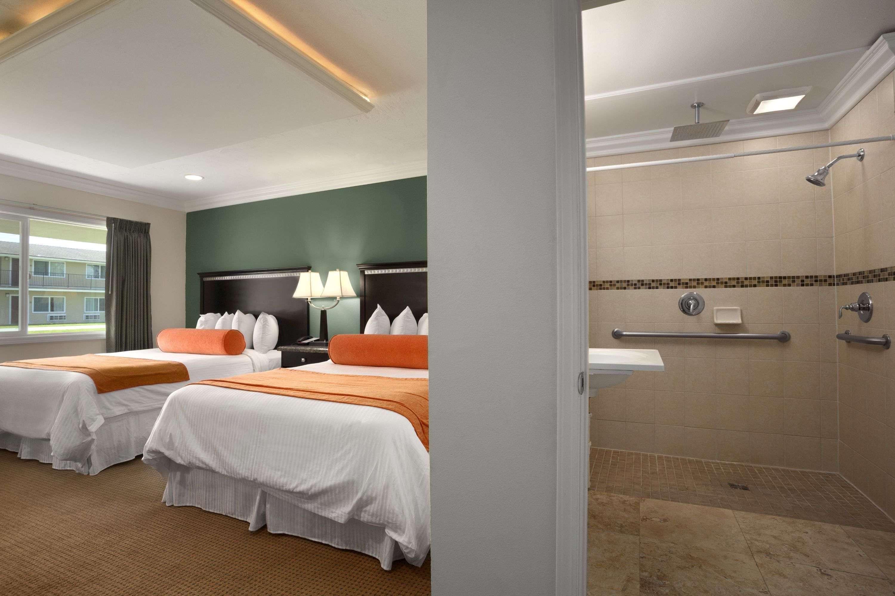 Quadruple Two Queen Beds Non Smoking