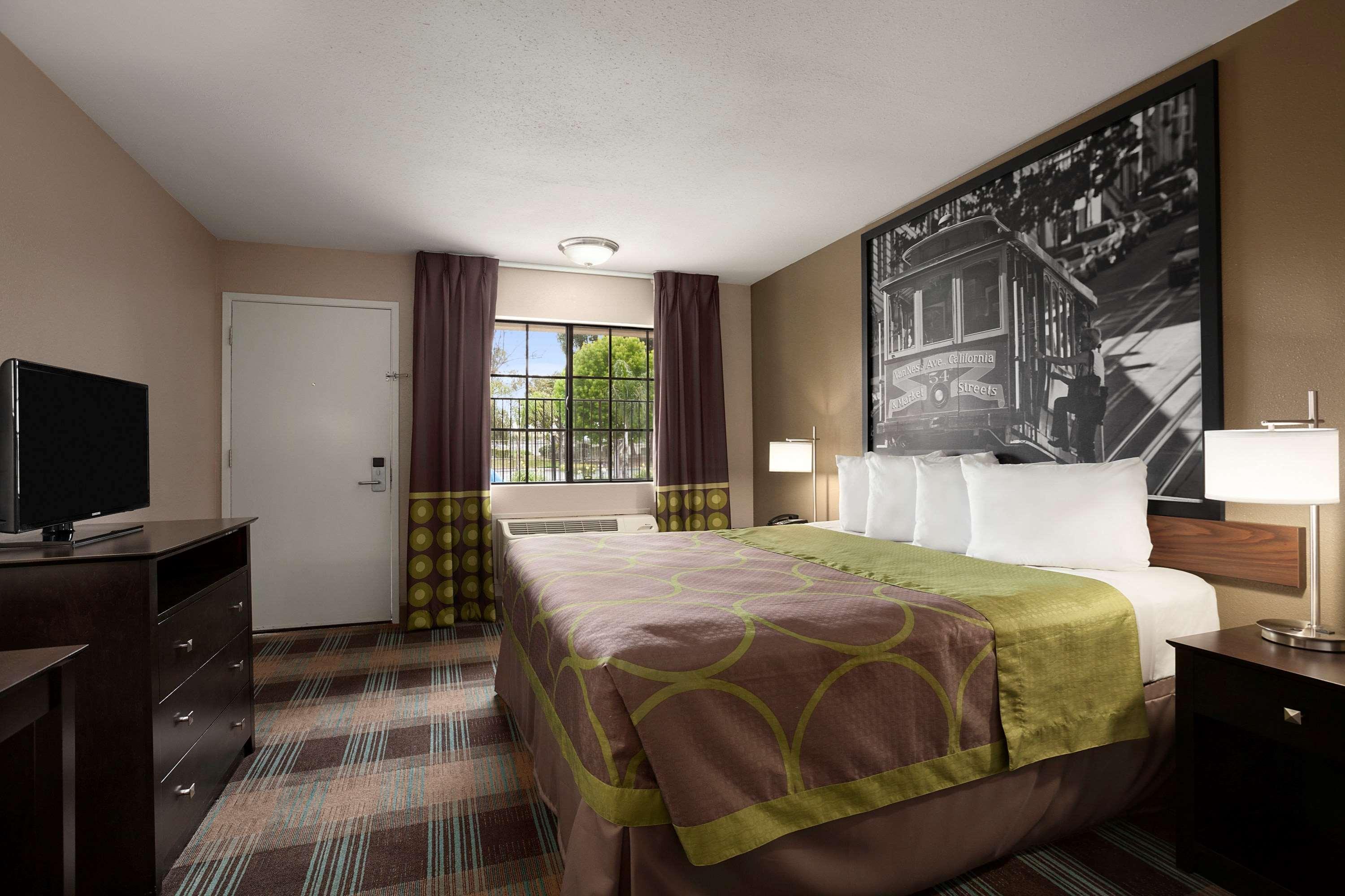 Double Queen Size Bed