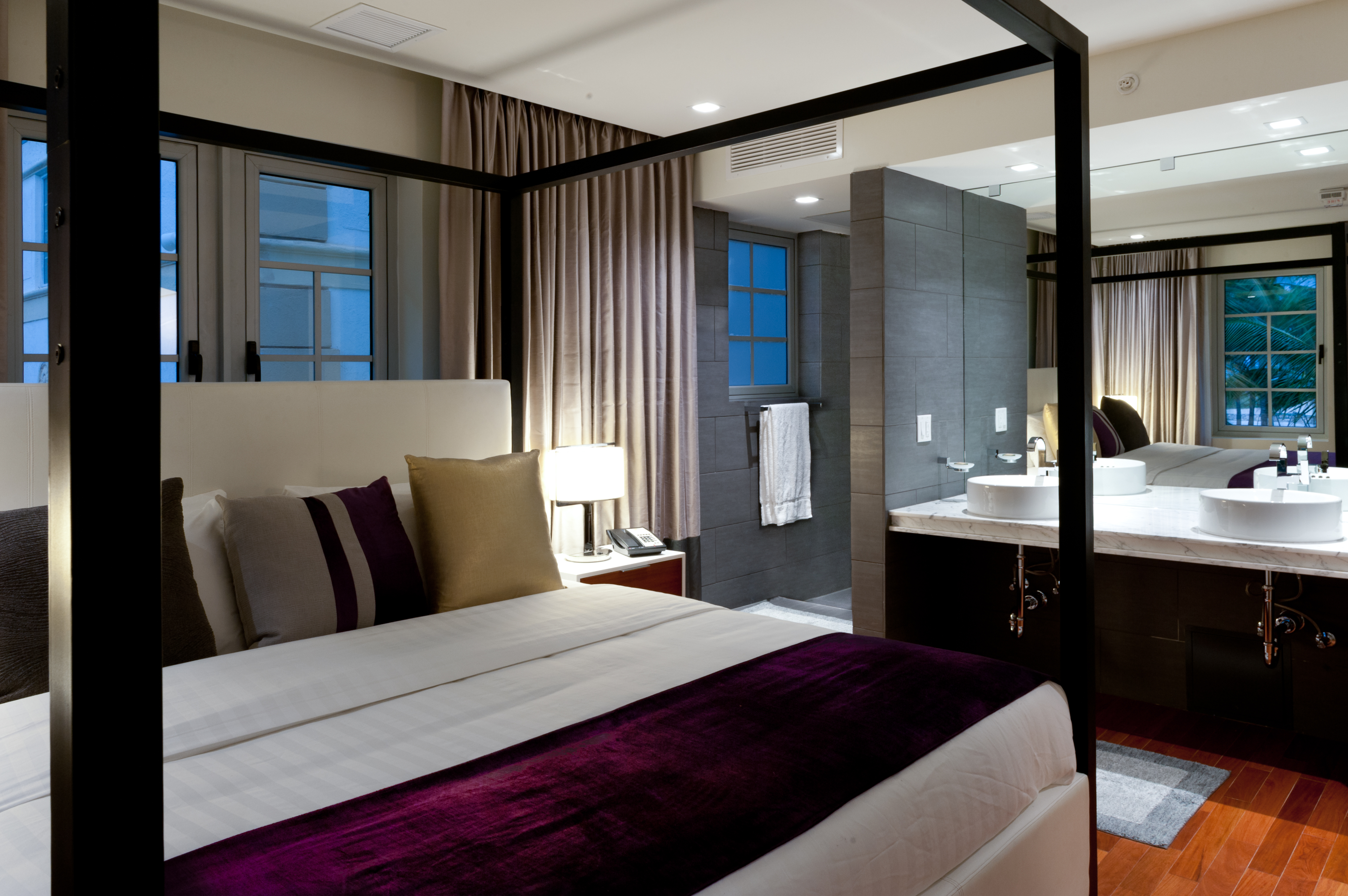 Suite Ocean View King Bed