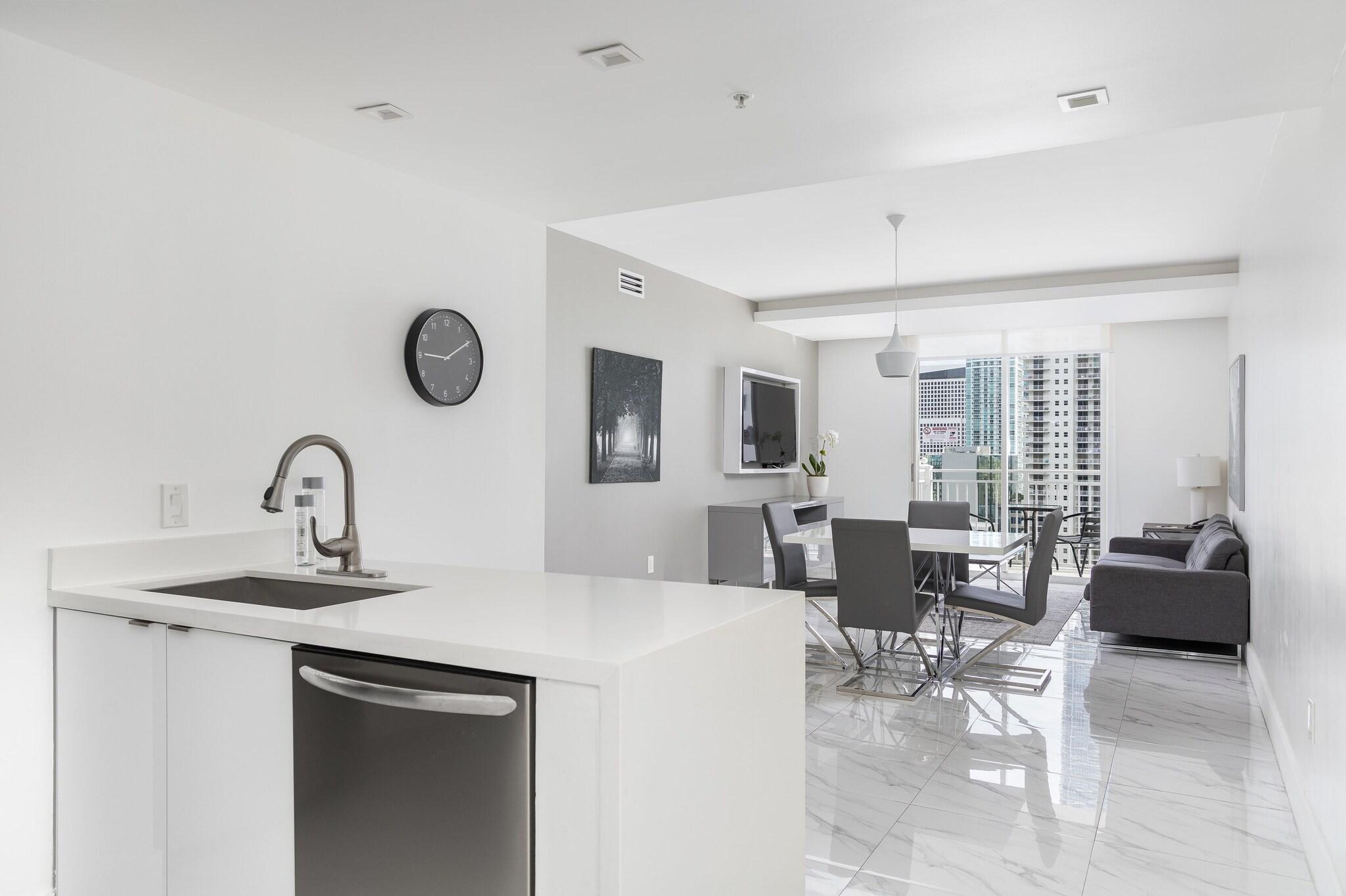 Suite Luxury City View