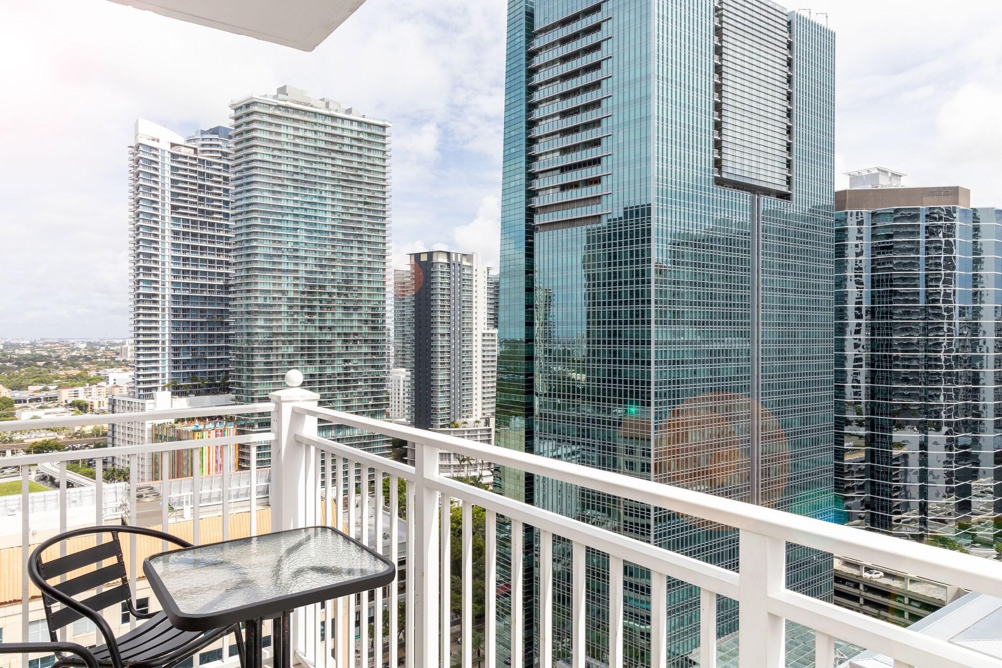 Suite Luxury City View