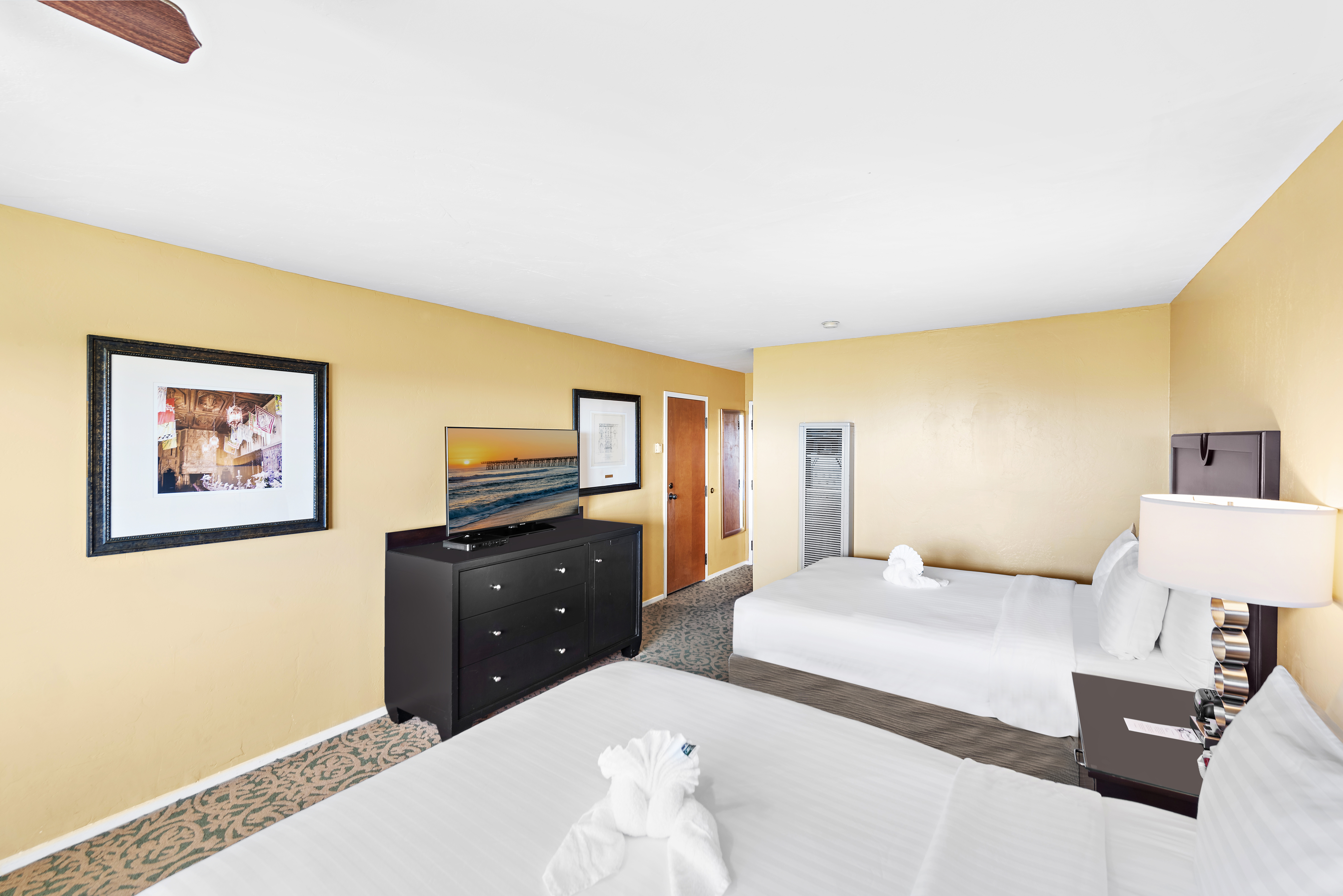 Double Deluxe Queen Bed