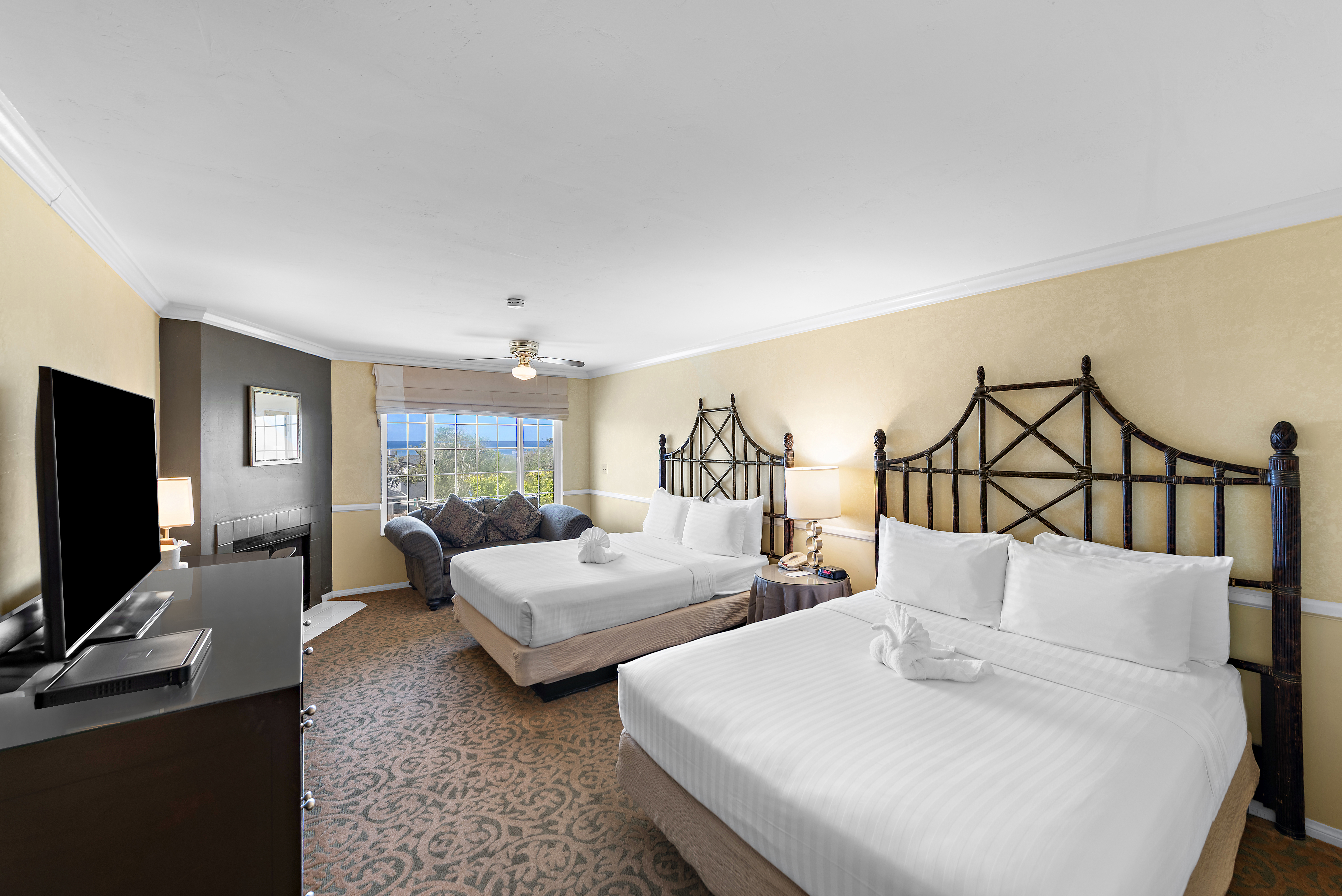 Double Deluxe Queen Bed